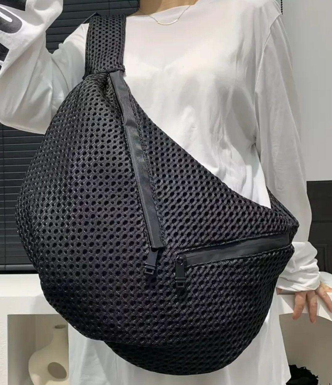 Vintage Minimalist Black Mesh Shoulder Bag Y2K Carry Size ONE SIZE - 1 Thumbnail