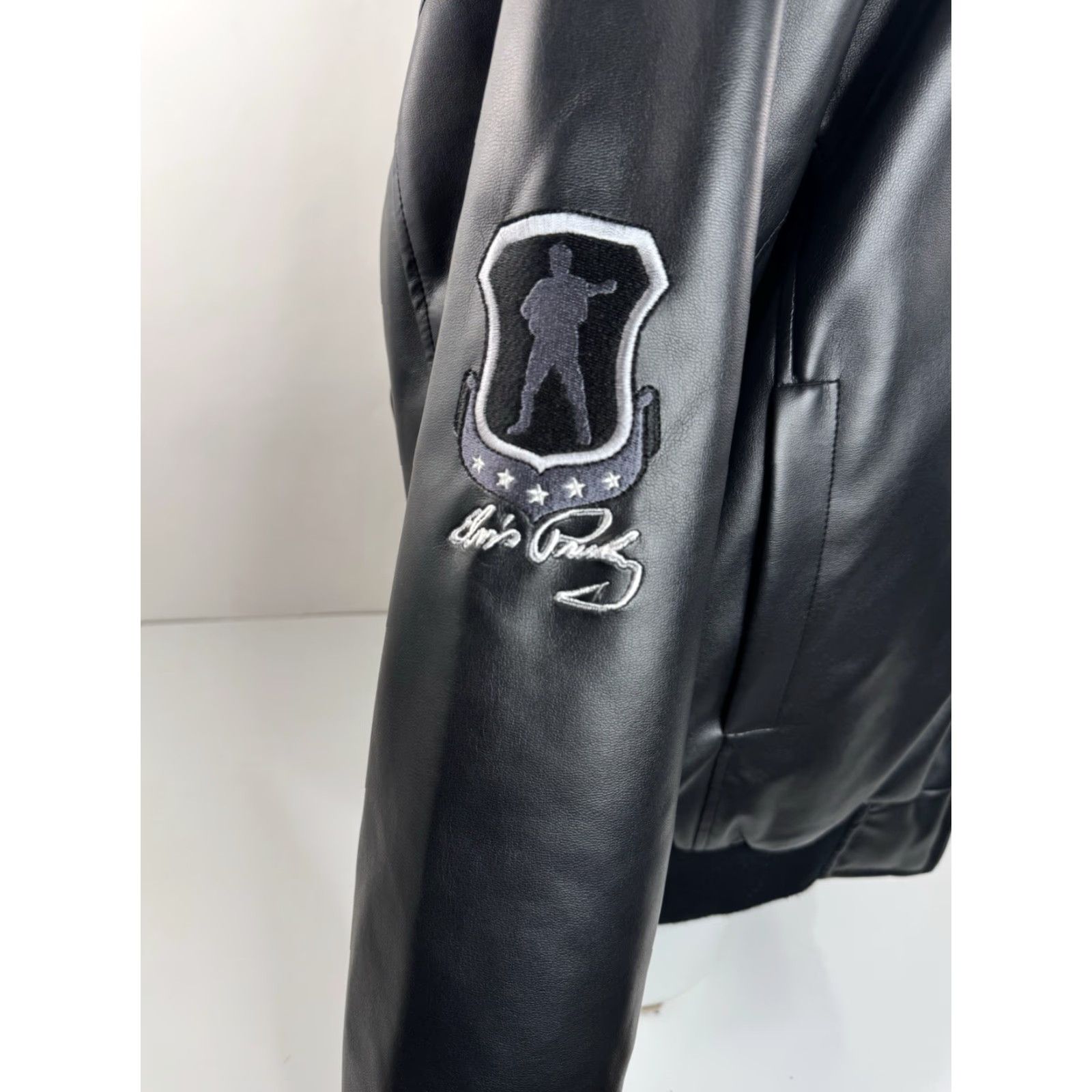 Vintage ELVIS PRESLEY Embroidered Bomber Jacket Men's XL/2XL Faux Leather Black 3XL 2XL EXCELLENT Embroidered Patches Size US XXL / EU 58 / 5 - 4 Thumbnail