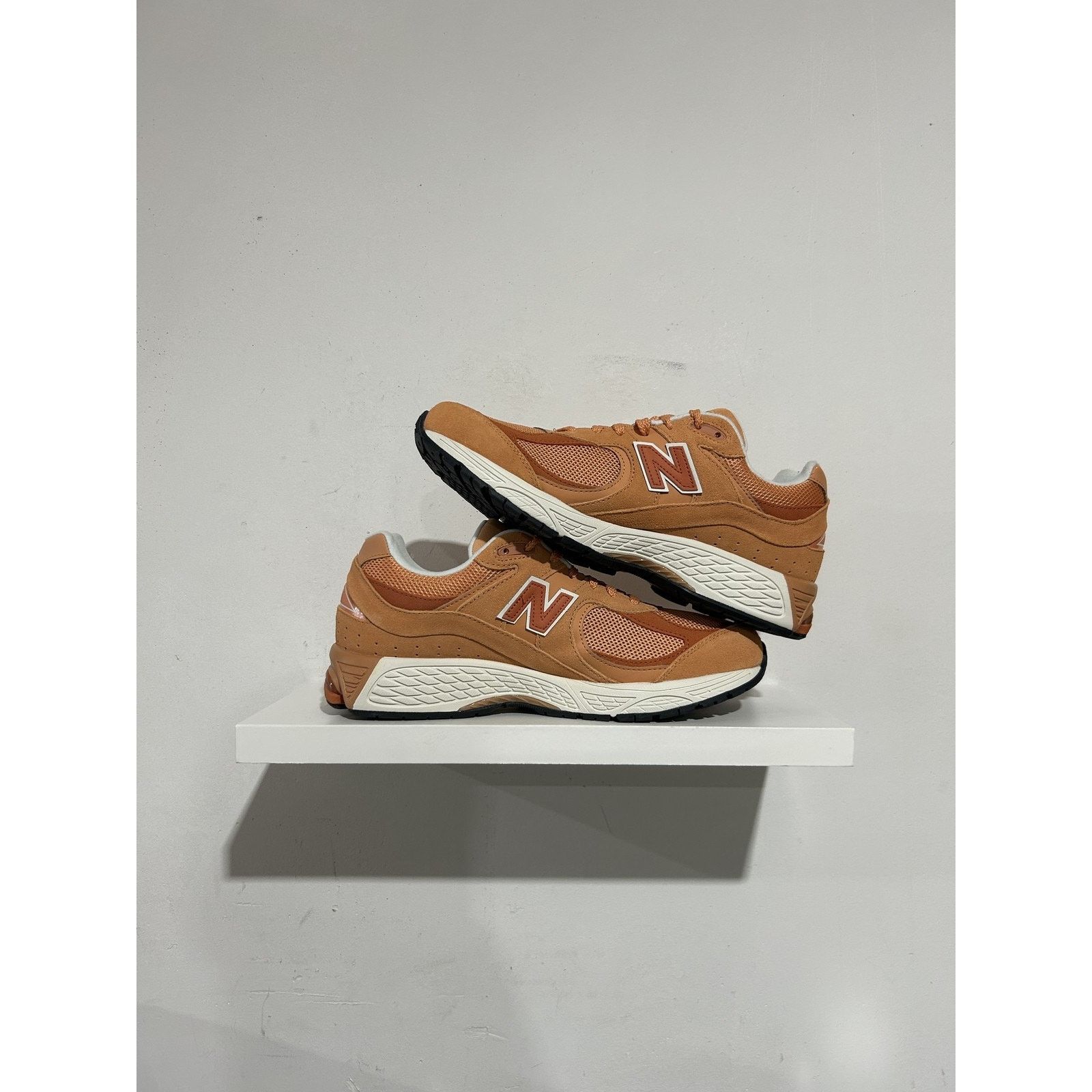 New Balance NB 2002R COPPER SIZE 11 PREOWNED Size US 11 / EU 44 - 2 Thumbnail