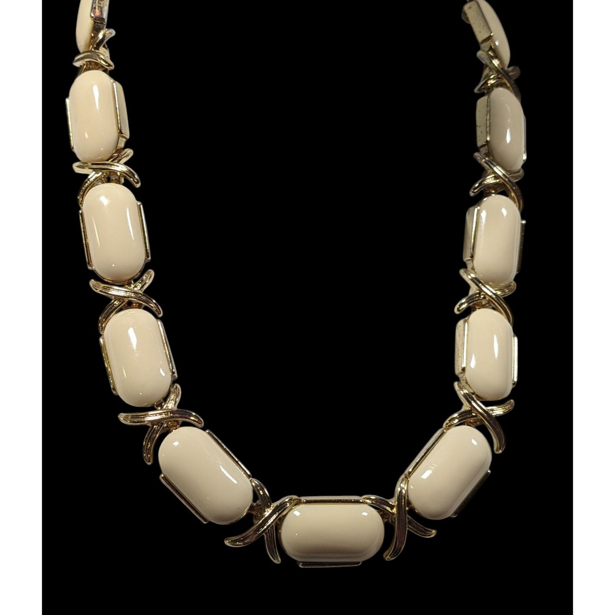 Talbots Talbots Preppy Elegant Cream And Gold Tone Statement Necklac Size ONE SIZE - 3 Thumbnail