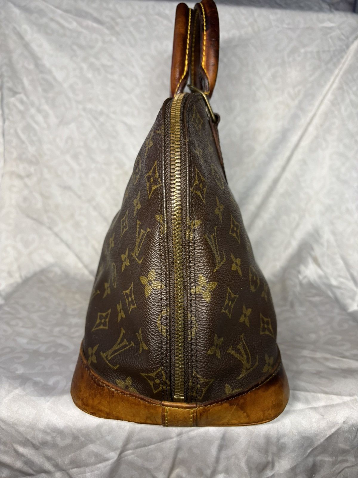 Louis Vuitton (very worn) Louis Vuitton Alma Size ONE SIZE - 4 Thumbnail