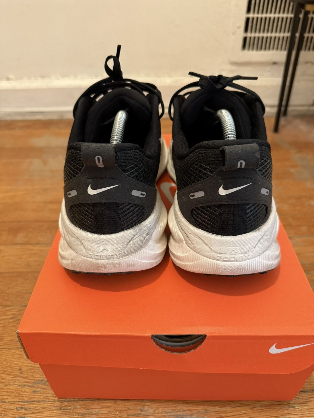 Nike Nike Vomero 18 Size US 9.5 / EU 42-43 - 5 Thumbnail