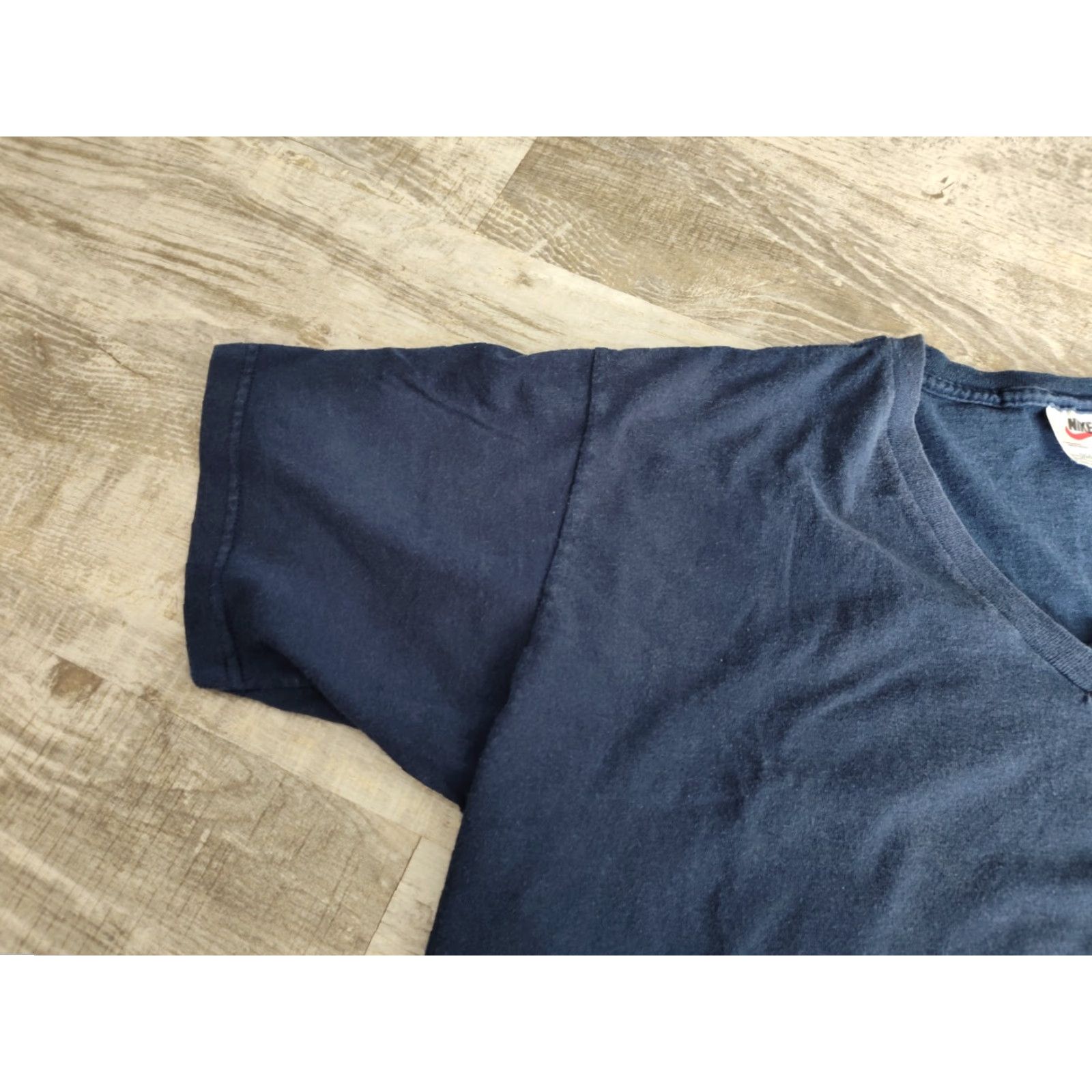 Nike VINTAGE Nike T-Shirt Men Large Short Sleeve V-Neck Embroidered Swoosh 90s Made in USA Blue Size US L / EU 52-54 / 3 - 4 Thumbnail