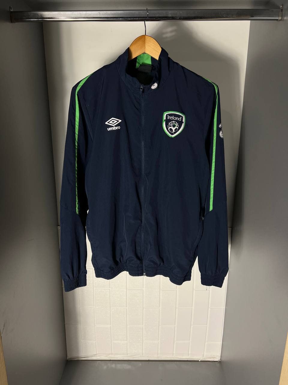Umbro VINTAGE UMBRO IRELAND RETRO SOCCER JERSEY JACKET Y2K 90s Size US L / EU 52-54 / 3 - 1 Thumbnail