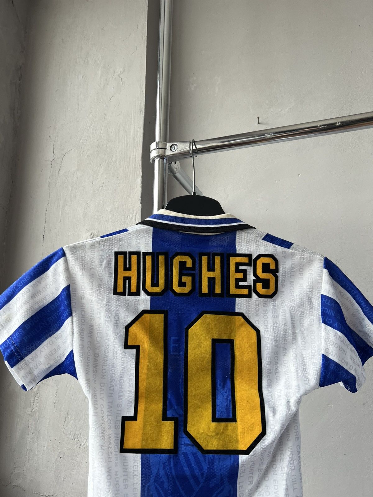 Umbro 1994/96 MANCHESTER UNITED #10 HUGHES SOCCER JERSEY SZ BOYS Size US XXS / EU 40 - 12 Thumbnail