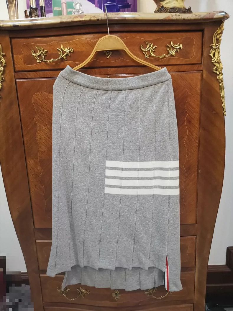Thom Browne Thom Browne A pleated skirt Size 27" / US 4 / IT 40 - 1 Thumbnail