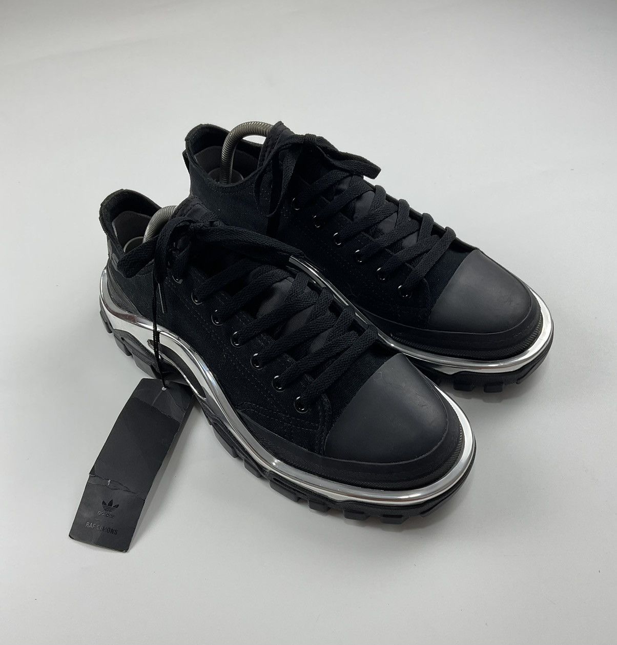 Detroit runner black sales