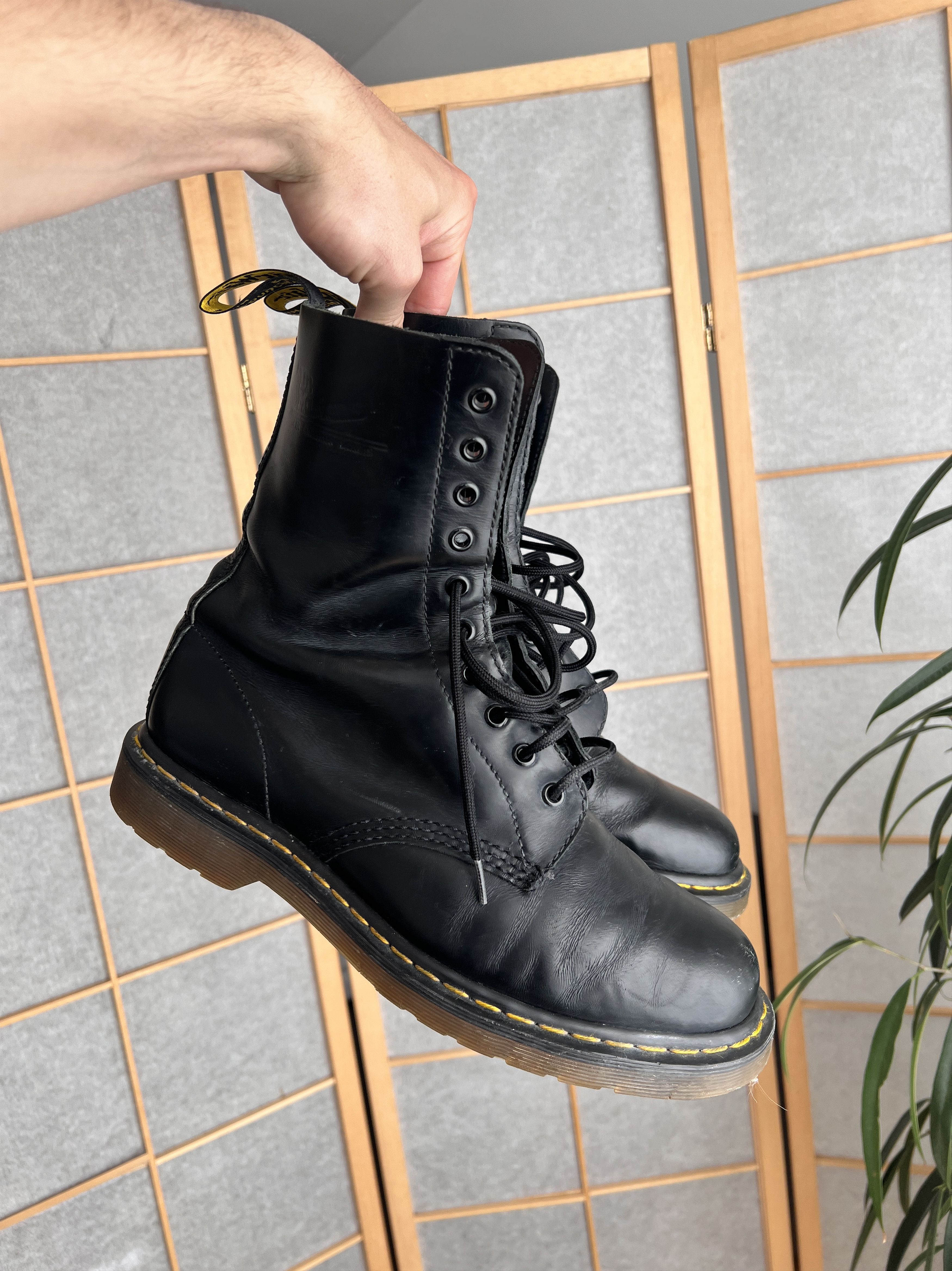 Dr. Martens Crazy! Dr. Martens 1490 Black Leather Lace Up boots 10 eye Size US 9.5 / EU 42-43 - 22 Thumbnail