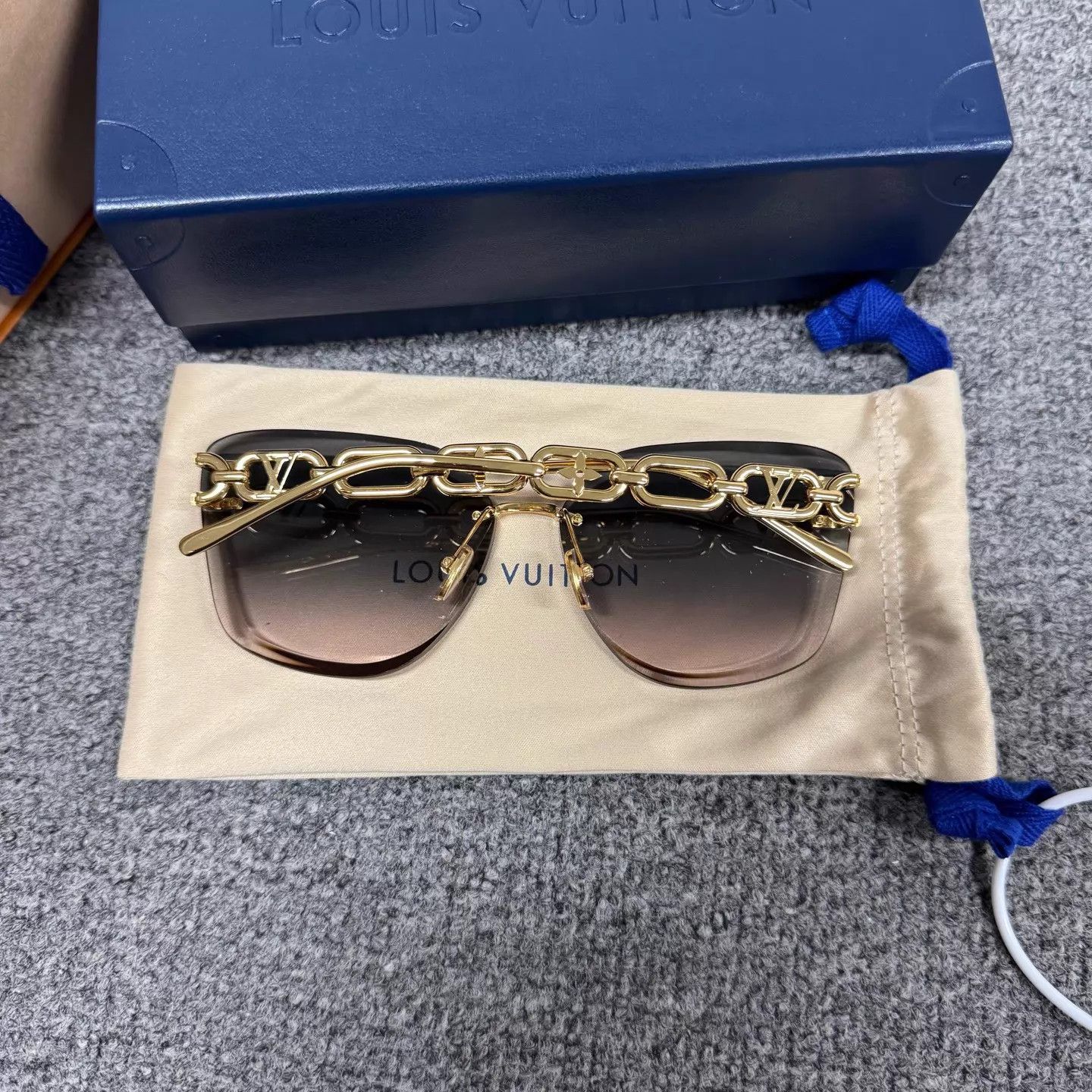 Louis Vuitton LV Cat Eye Sunglasses Gold Chain Gradient 99 New Box Size ONE SIZE - 2 Thumbnail