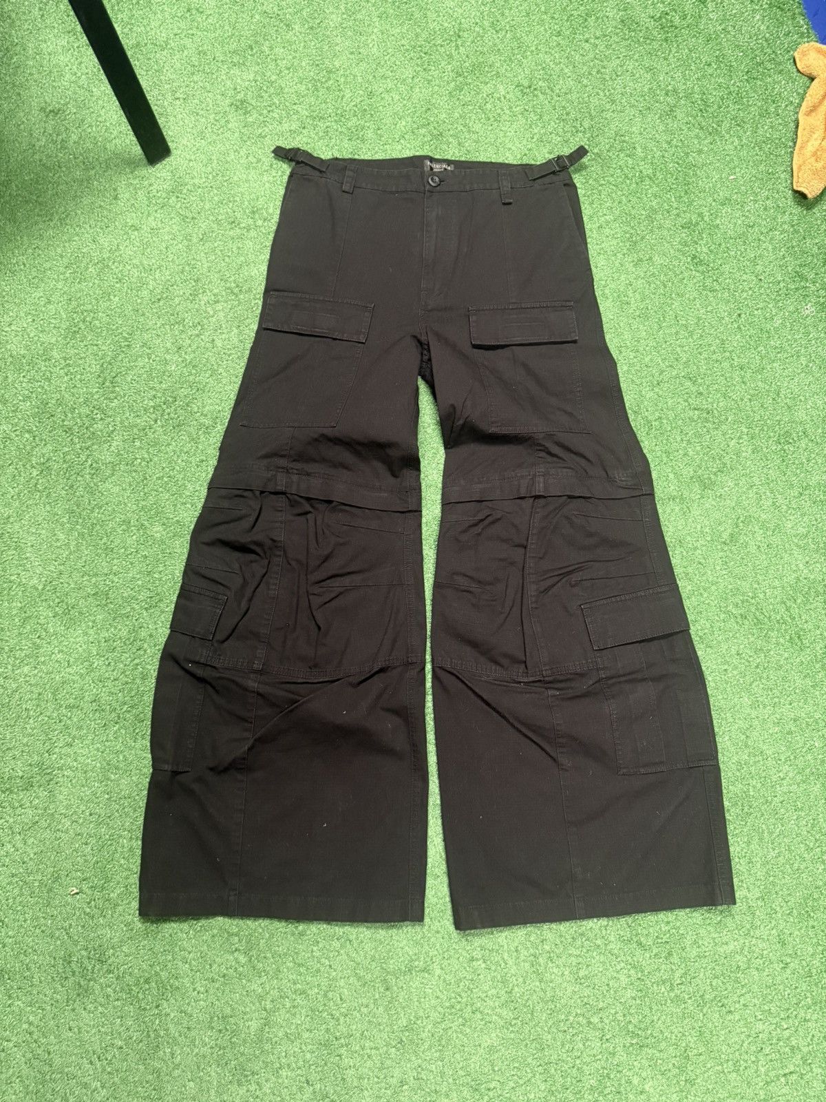 Balenciaga Balenciaga flared cargos size large Size US 34 / EU 50 - 1 Thumbnail