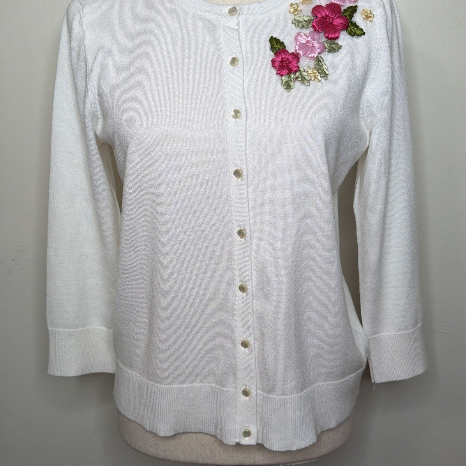 Other CABLE and GAUGE Small CARDIGAN Sweater Floral Applique WHITE Size S / US 4 / IT 40 - 4 Thumbnail