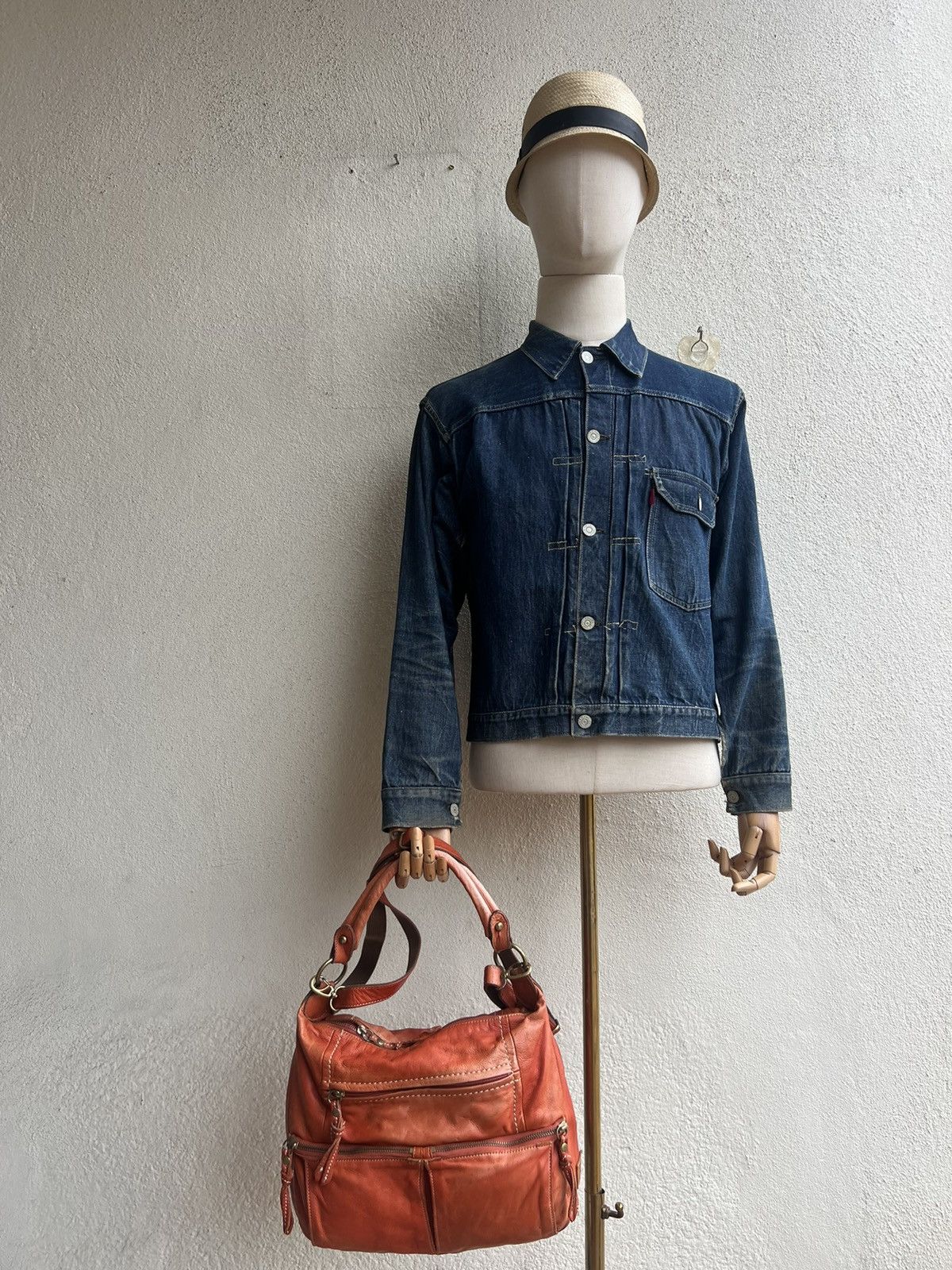 Leather Kissora Japan Sun Faded Patina Leather 2 Way Sling Bag Size ONE SIZE - 4 Thumbnail
