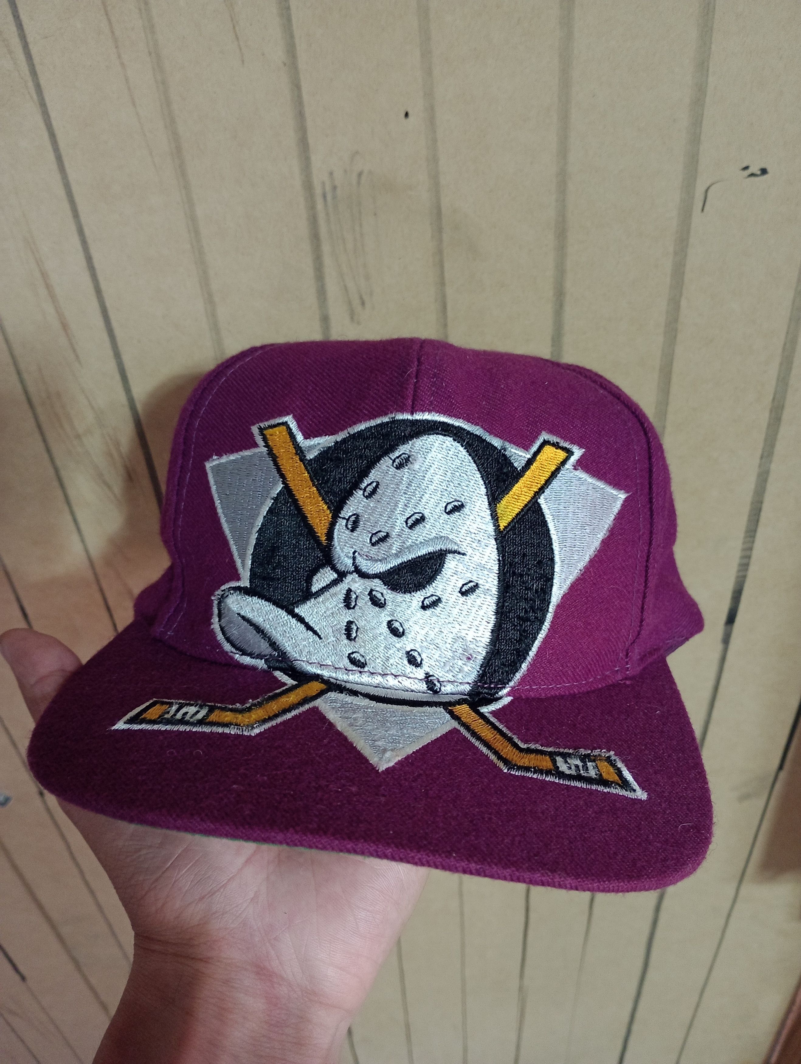 NHL /SOLD/ Vintage DUCKS SIGNATURE Semi logo Size ONE SIZE - 6 Thumbnail