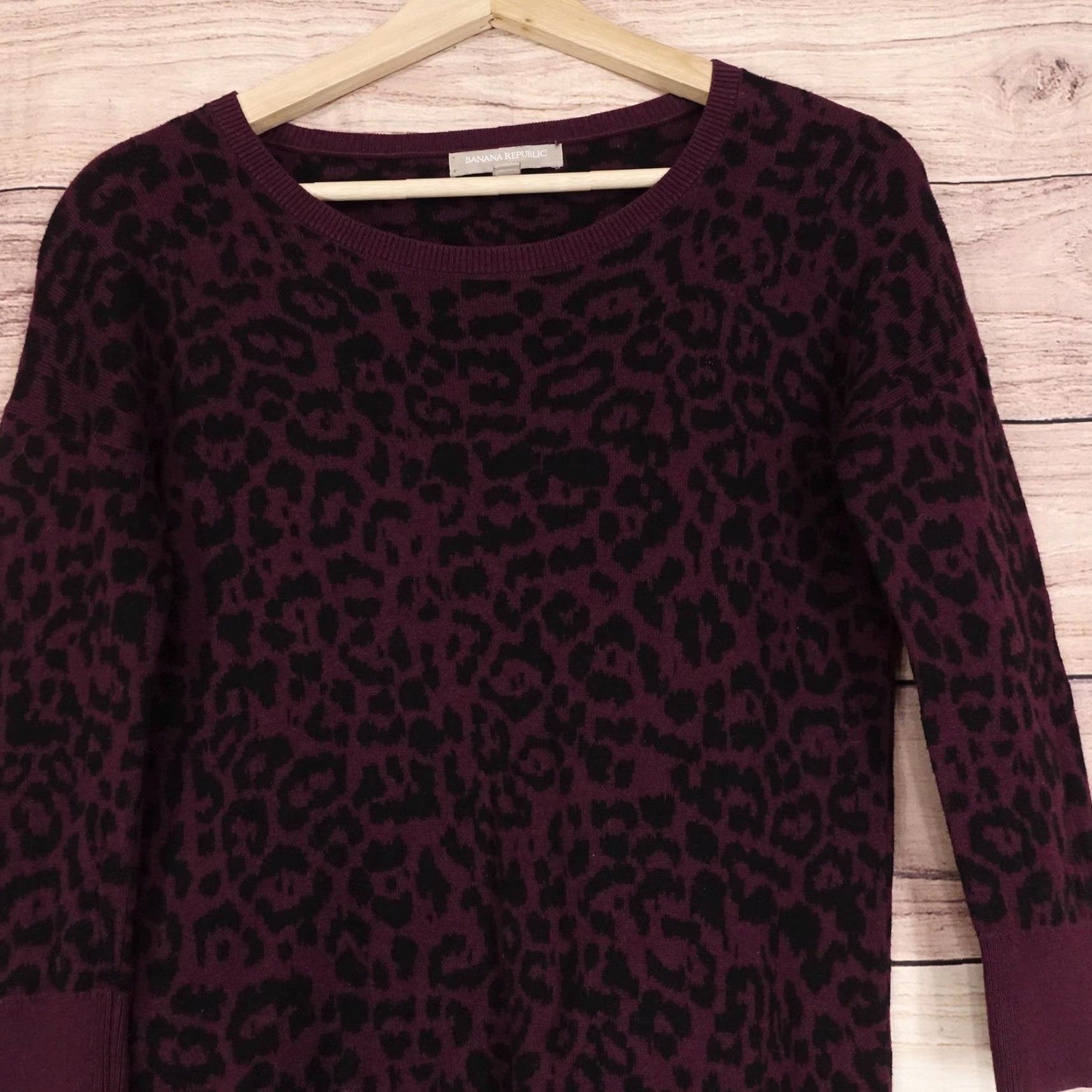 Banana Republic Banana Republic Sweater Womens XS Purple Leopard Print Scoop Neck Pullover Knit Size XS / US 0-2 / IT 36-38 - 2 Thumbnail