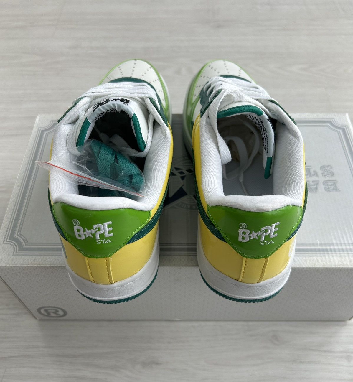 Bape VERY RARE OG 2009 A BATHING APE HONG KONG EXCLUSIVE BAPESTA Size US 9 / EU 42 - 4 Thumbnail