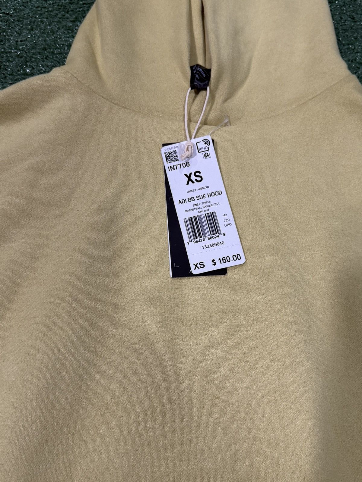 Adidas Adidas Basketball Logo Pullover Hoodie Yellow XS IN7706 Size US XS / EU 42 / 0 - 2 Thumbnail