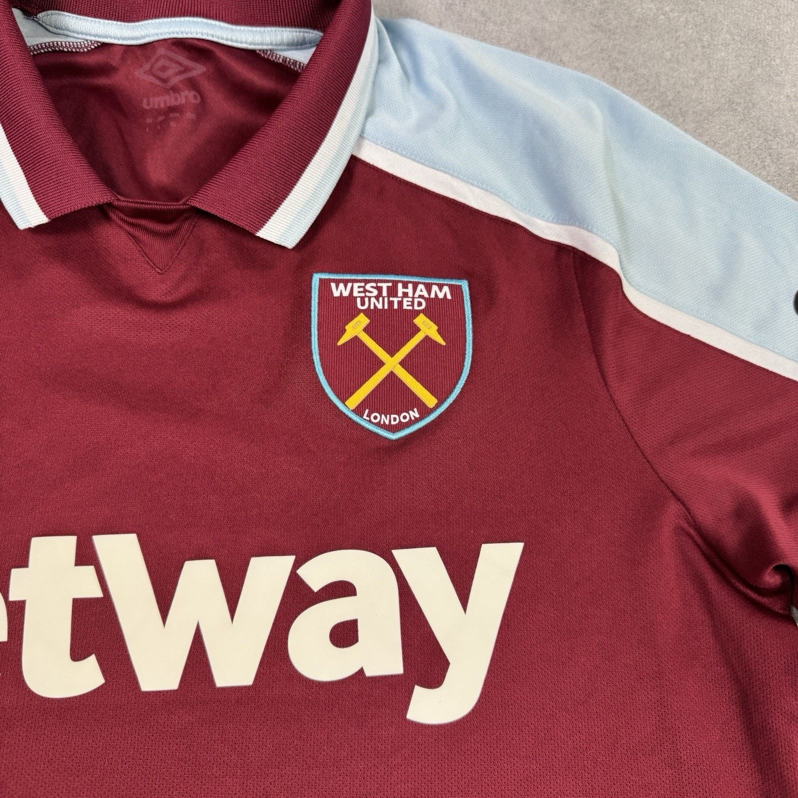 Umbro WEST HAM UNITED 2021 2022 SOCCER JERSEY Umbro Size L Size US L / EU 52-54 / 3 - 9 Thumbnail