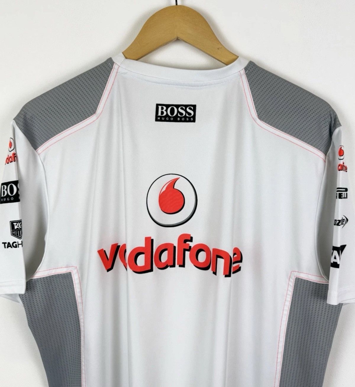 Hugo Boss Vodafone Mercedes Benz Formula Racing Button T-Shirt Jersey Size US XL / EU 56 / 4 - 7 Thumbnail