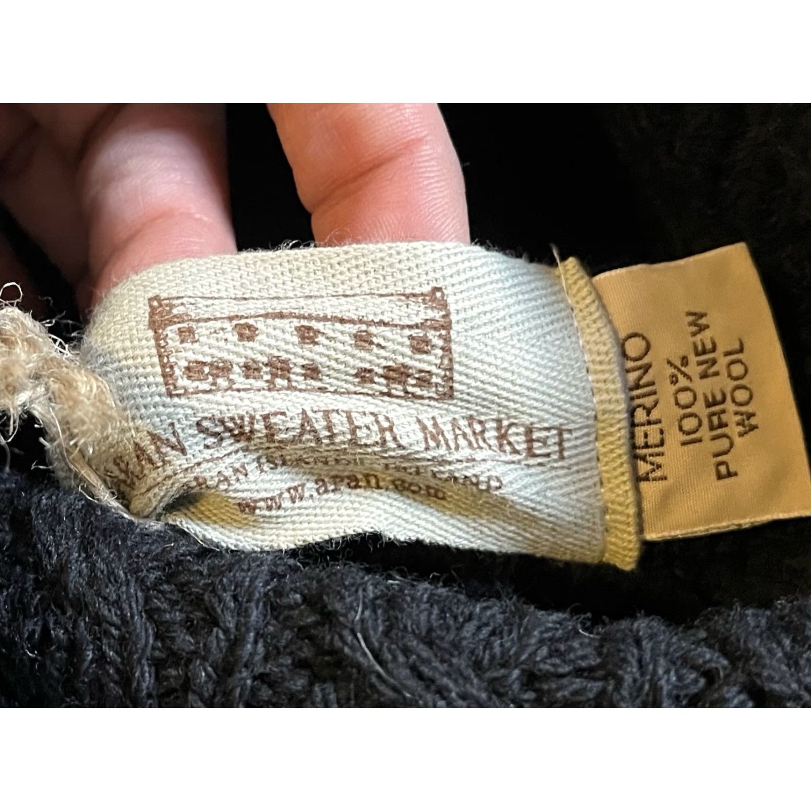 Market VINTAGE Aran Sweater Market Cowl Turtleneck Poncho Women's One Size Black Merino Wool Size ONE SIZE - 5 Thumbnail