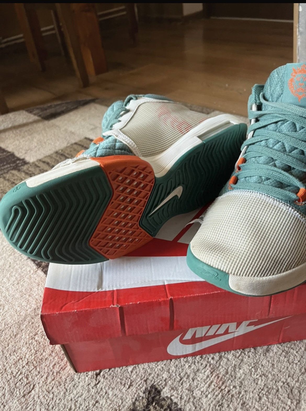 Nike Nike Lebron Witness 8 Size US 11 / EU 44 - 2 Thumbnail