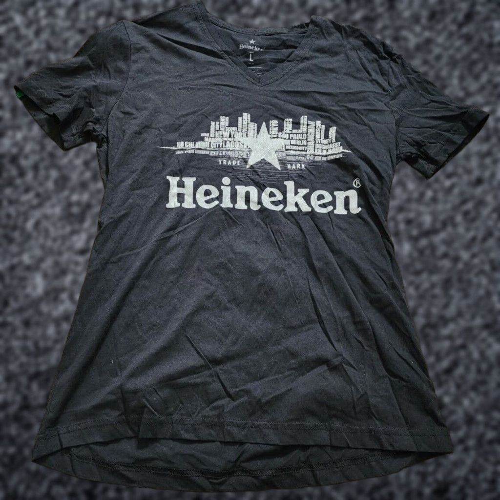 Vintage VINTAGE Heineken Shirt Women L Black V-Neck Distressed Logo T-Shirt 90s Beer Graphic Mens Girls (adjusted?) Size L / US 10 / IT 46 - 1 Thumbnail