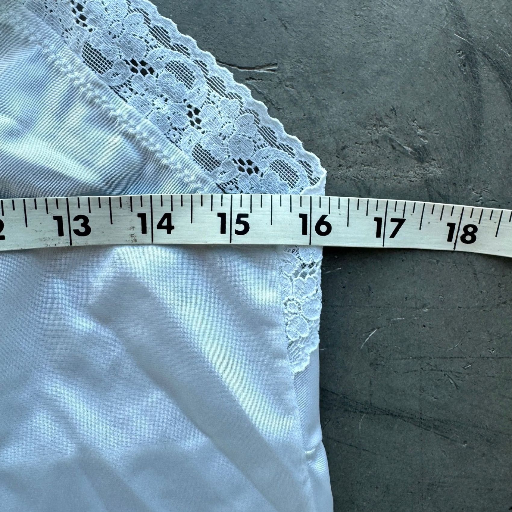 Vintage VINTAGE Vanity Fair Camisole Tank White S Lace Trim Adjustable Strap Lightweight Women's Tank Top S Women Size S / US 4 / IT 40 - 4 Thumbnail