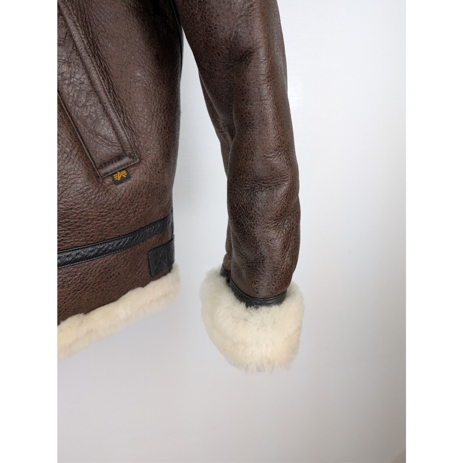 Alpha Industries o1rshd1 CC20 B-3 Sherpa leather bomber jacket in Dark Brown Size US M / EU 48-50 / 2 - 6 Thumbnail