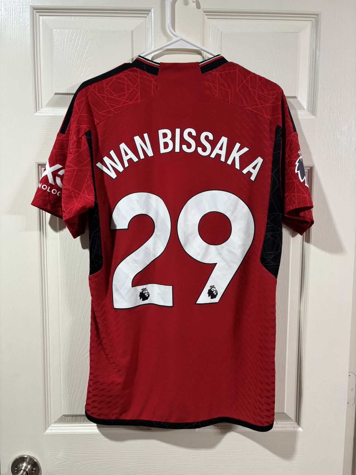 Adidas Manchester United 23/24 Wan Bissaka Size US M / EU 48-50 / 2 - 2 Thumbnail