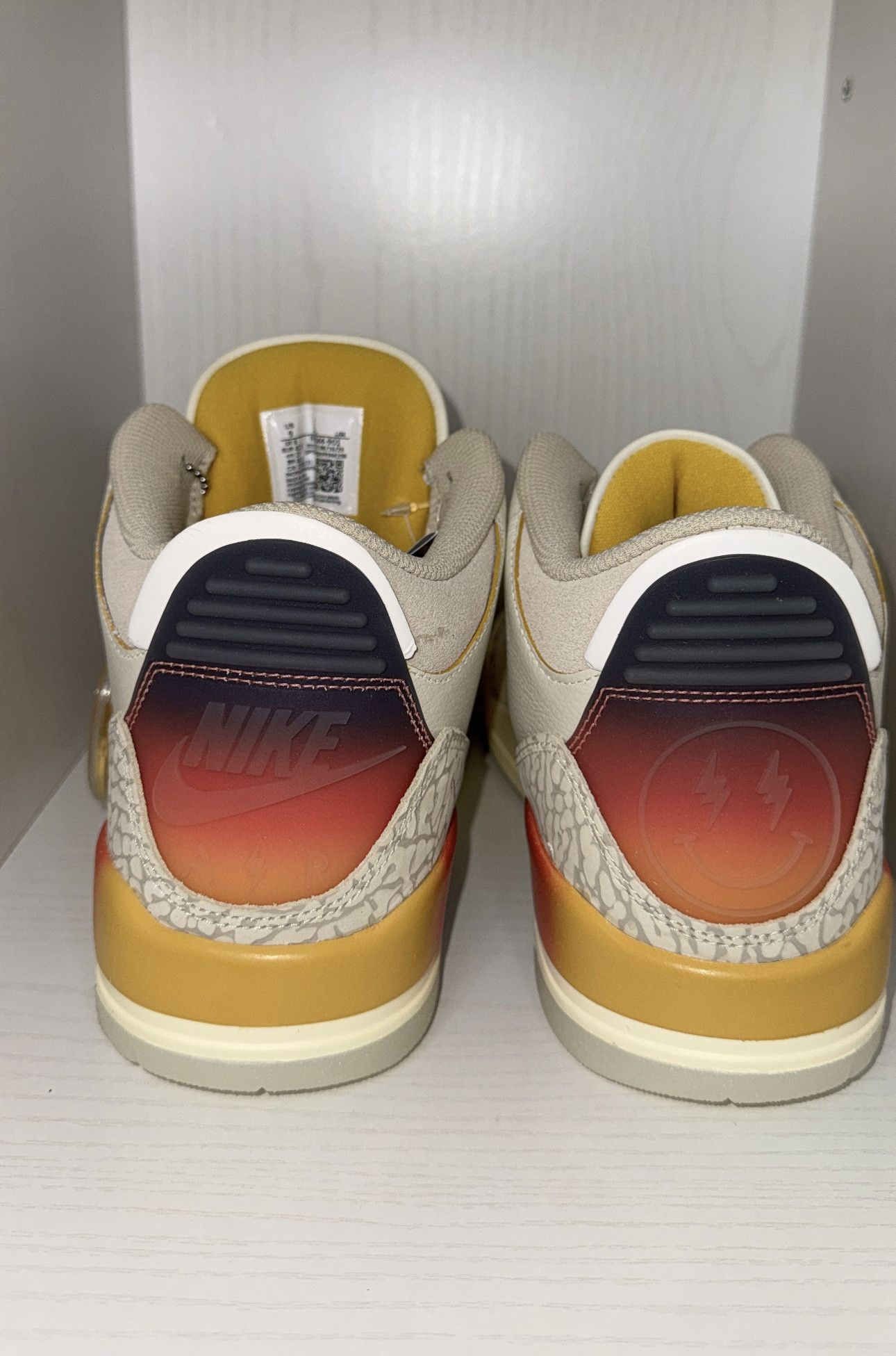Nike Air Jordan 3 Retro SP J Balvin Medellin Sunset Size US 9 / EU 42 - 2 Thumbnail