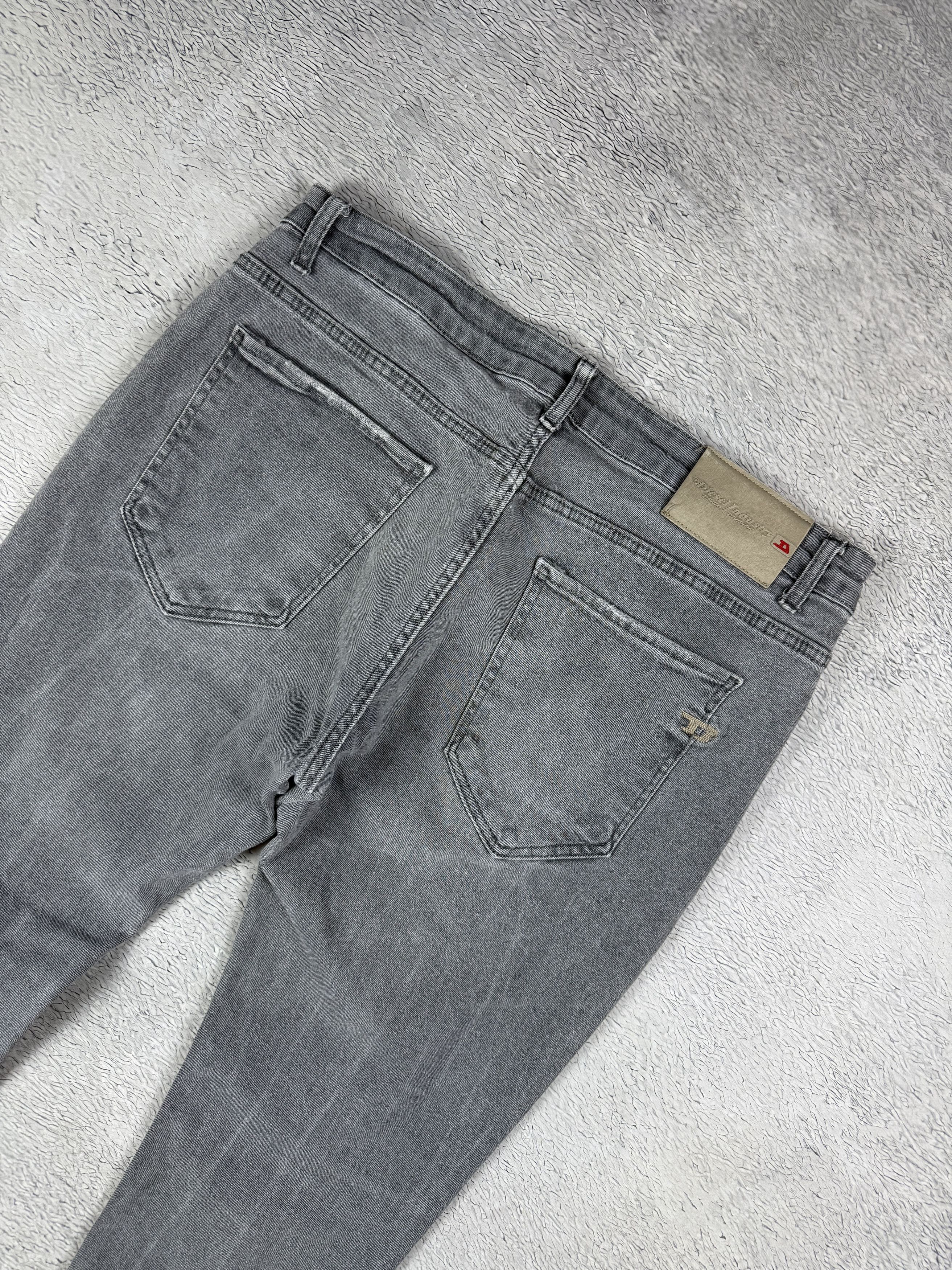 Diesel Diesel Jeans Buster Regular Slim Tapered Back Logo Grey Size US 38 / EU 54 - 4 Thumbnail