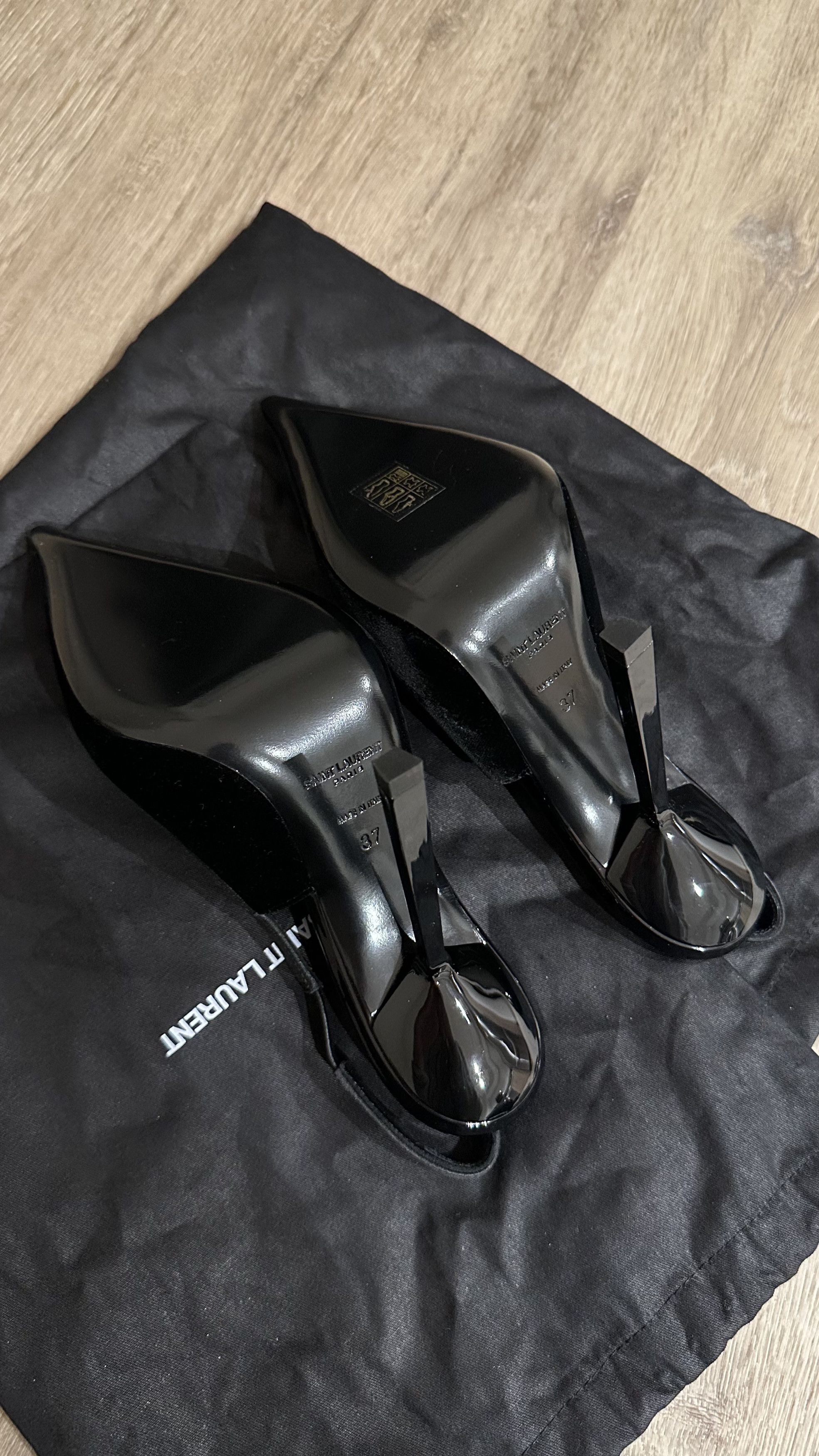 Saint Laurent Paris Saint Laurent Victoire Slingback Pumps in Velvet Size US 7 / IT 37 - 4 Thumbnail