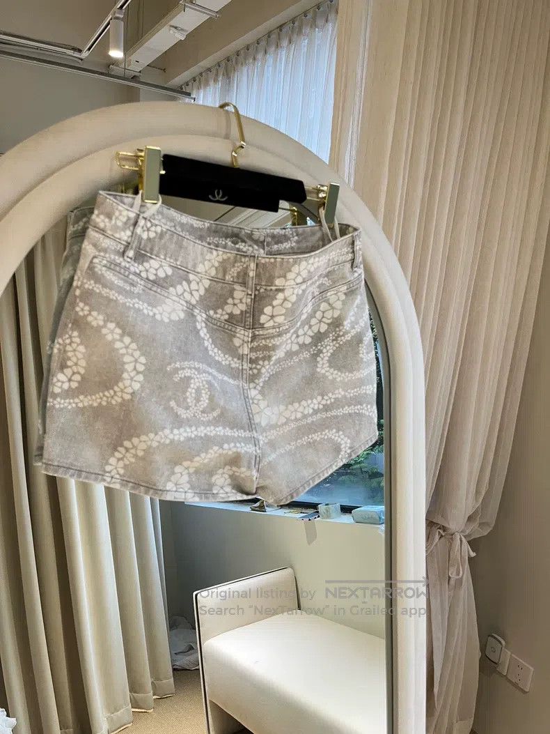 Chanel Chanel 25M Grey Printed Denim Shorts Size 26" / US 2 / IT 38 - 3 Thumbnail