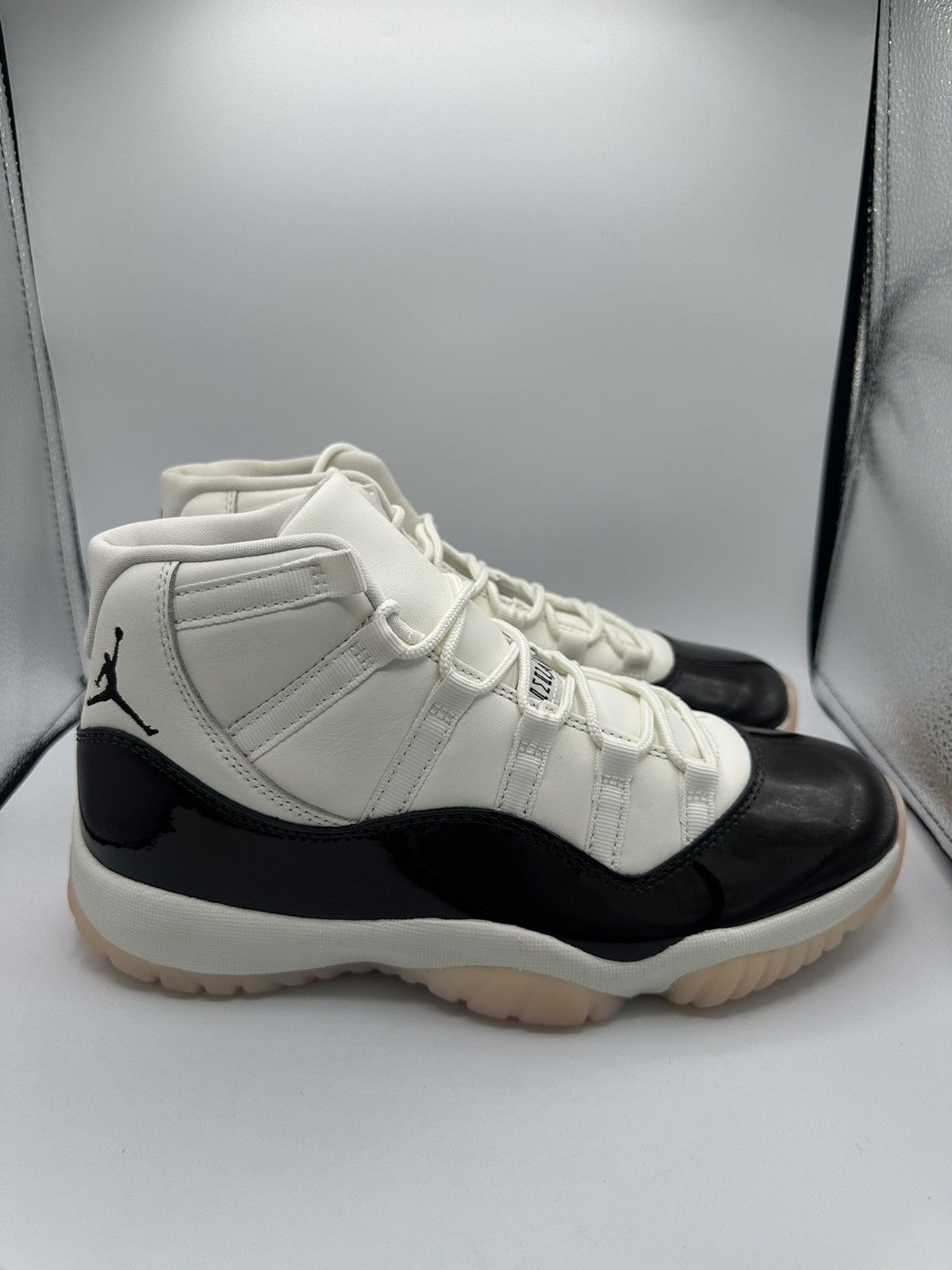 Jordan Brand Air Jordan 11 wmns Neapolitan 9.5w Size US 9.5 / IT 39.5 - 3 Thumbnail