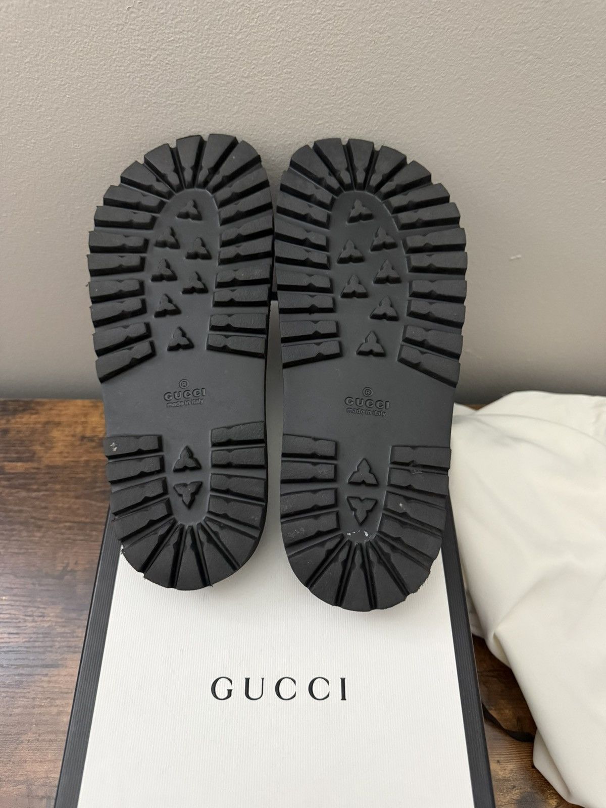 Gucci Mens gucci slide, mens size 9 Size US 9 / EU 42 - 3 Thumbnail