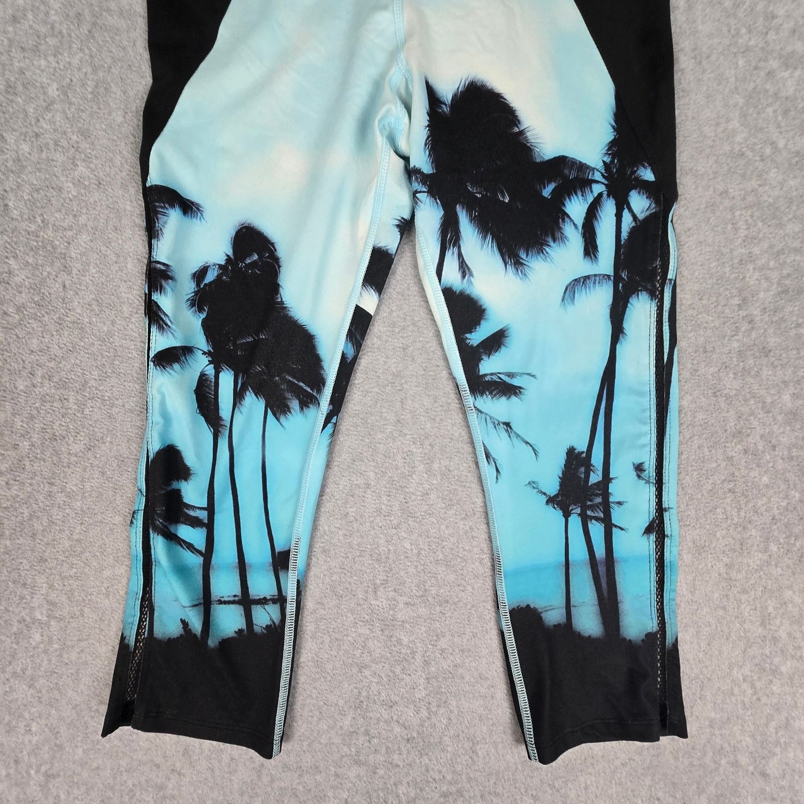 Betsey Johnson Betsey Johnson Medium Crop Leggings Palm Tree Black Blue Size 28" / US 6 / IT 42 - 5 Thumbnail