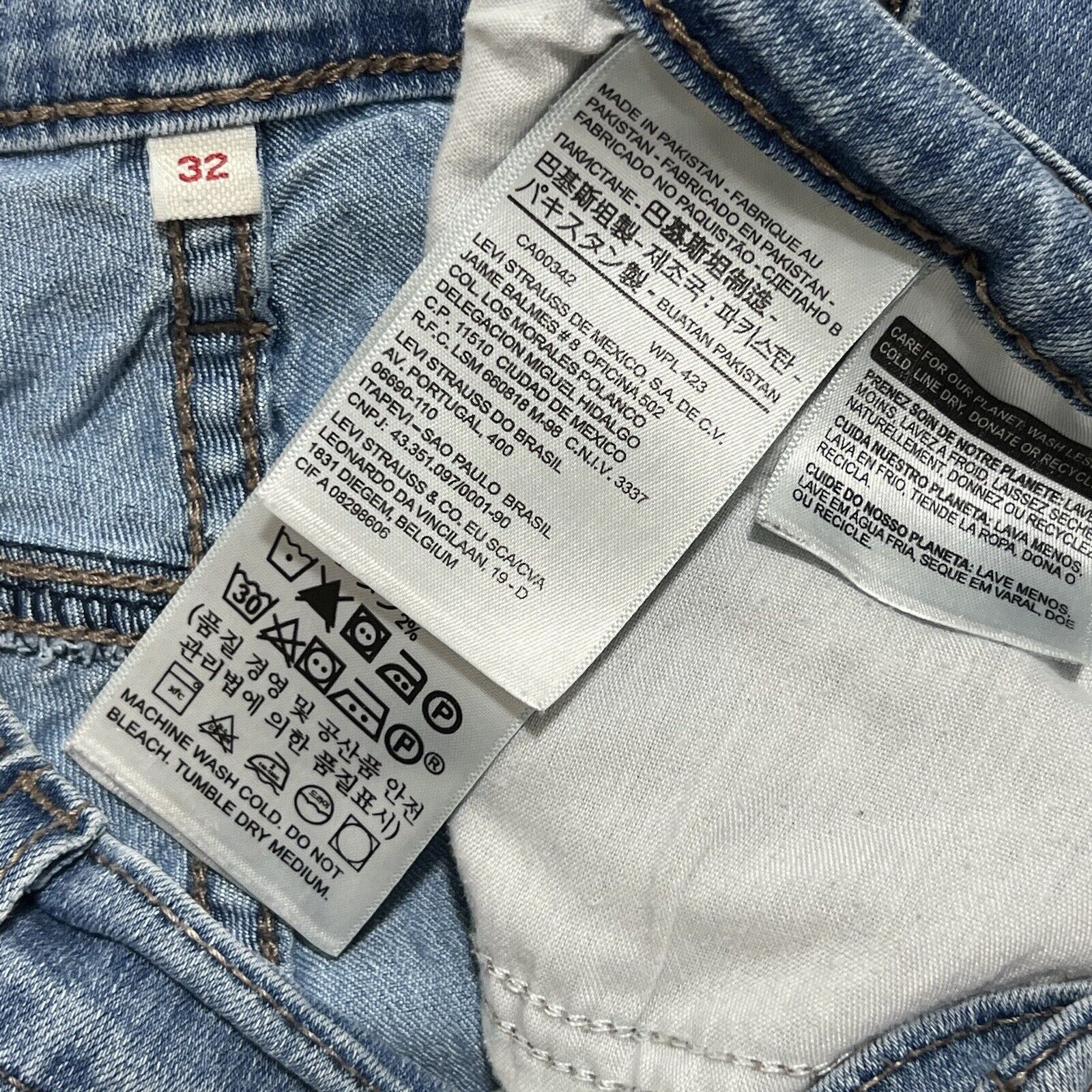 Levi's Levi's 36 Waist Blue Bermuda Jean Shorts Patch 5" Inseam Size 36" / US 14 / IT 50 - 4 Thumbnail