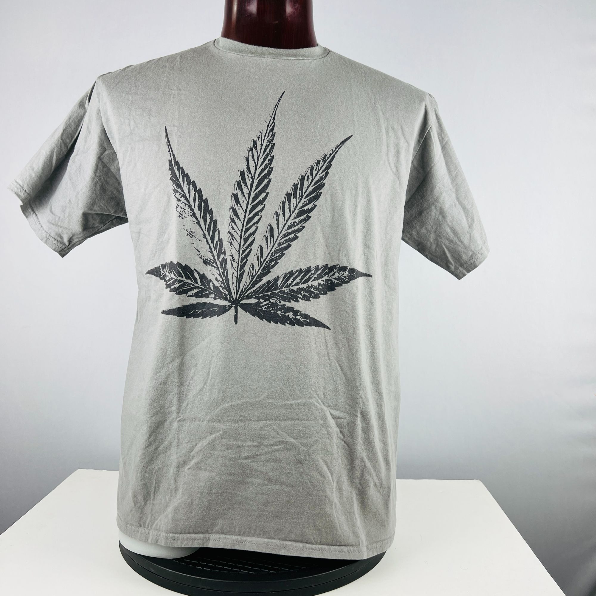The Unbranded Brand Marijuana Weed Pot Leaf Logo T-Shirt Shirt Size US L / EU 52-54 / 3 - 1 Thumbnail