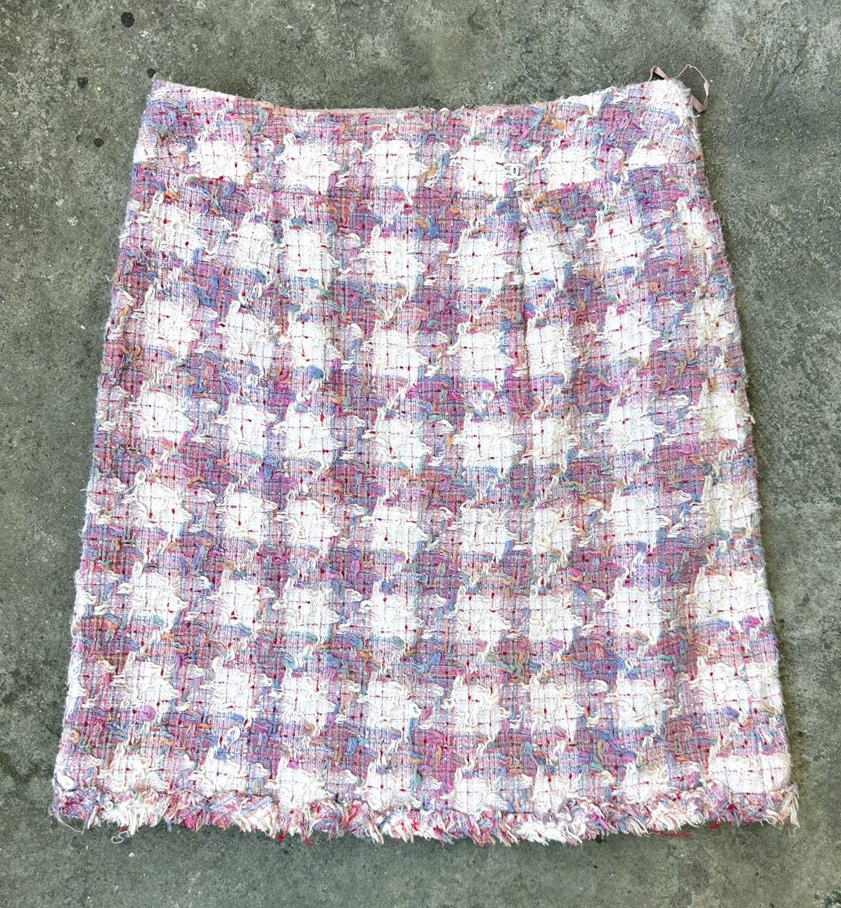 Chanel Chanel - Karl Lagerfeld S/S04 Chanel Coco CC Logo Candy Pink Size 25" / US 0 / IT 36 - 2 Thumbnail