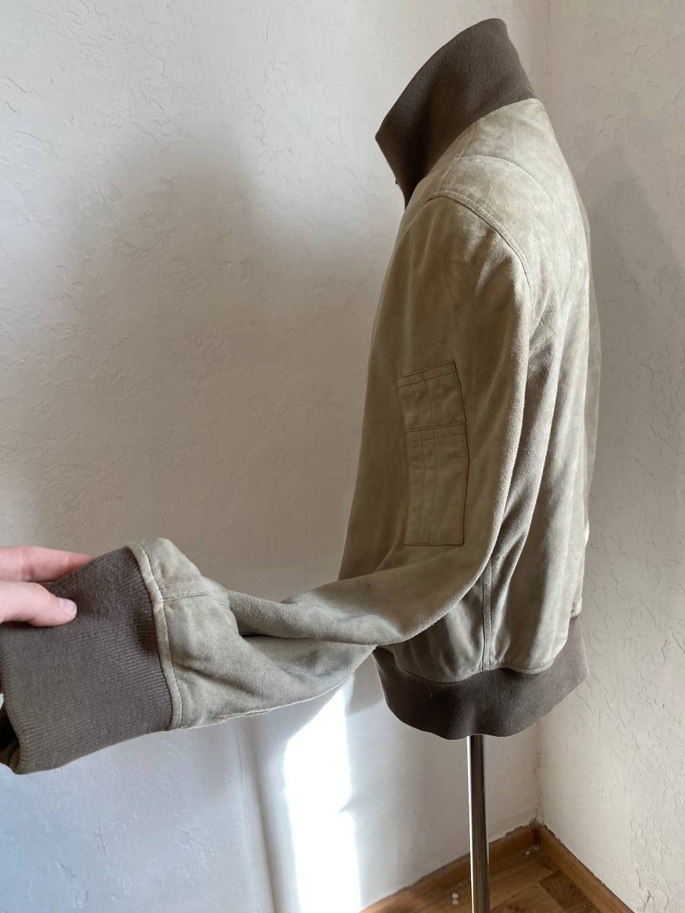 Burberry Burberry Brit Sand Suede Bomber Jacket Beige Men Size M Size US M / EU 48-50 / 2 - 6 Thumbnail