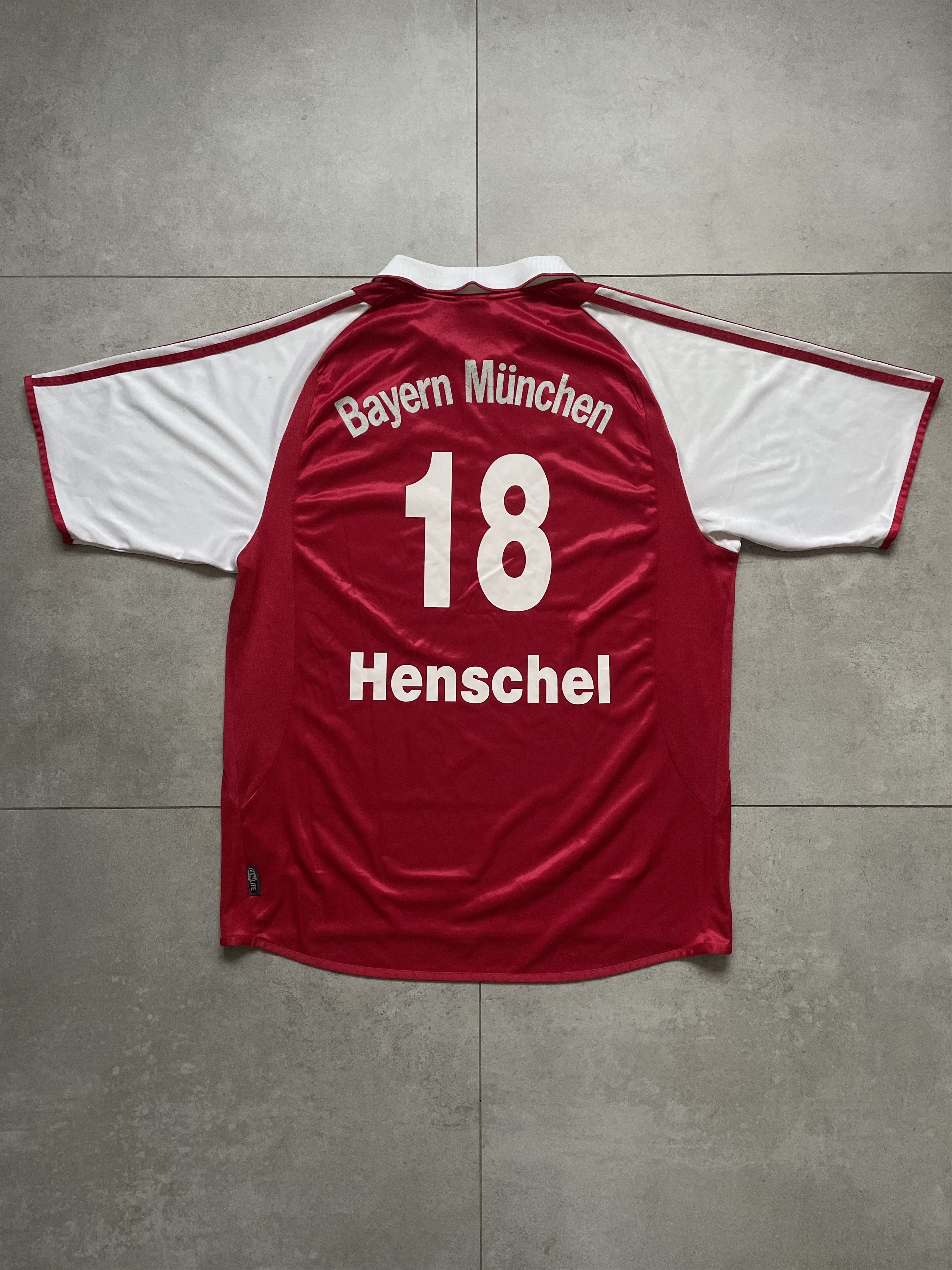 Adidas VINTAGE ADIDAS BAYERN MUNCHEN 2005 BLOKE SOCCER JERSEY Size US L / EU 52-54 / 3 - 10 Thumbnail