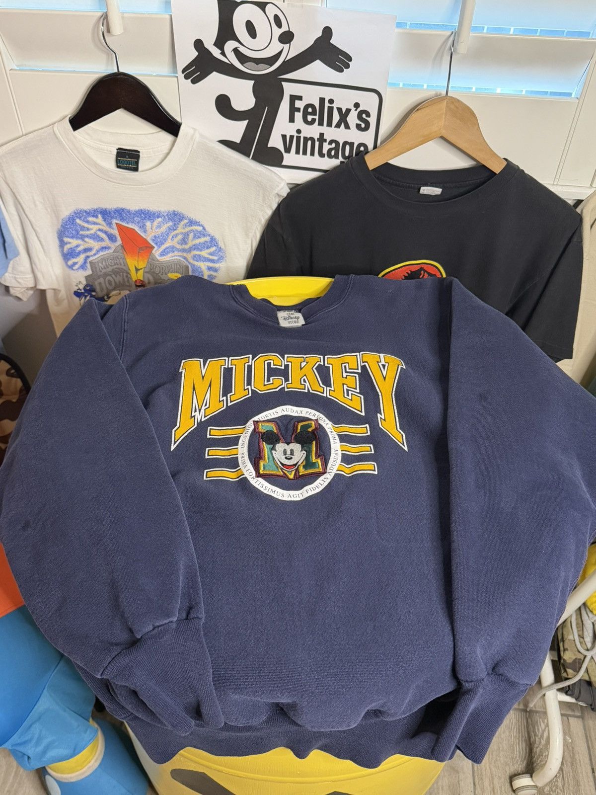 Mickey Mouse 1980s Disney store Mickey Mouse crewneck embroidered Size US L / EU 52-54 / 3 - 1 Thumbnail