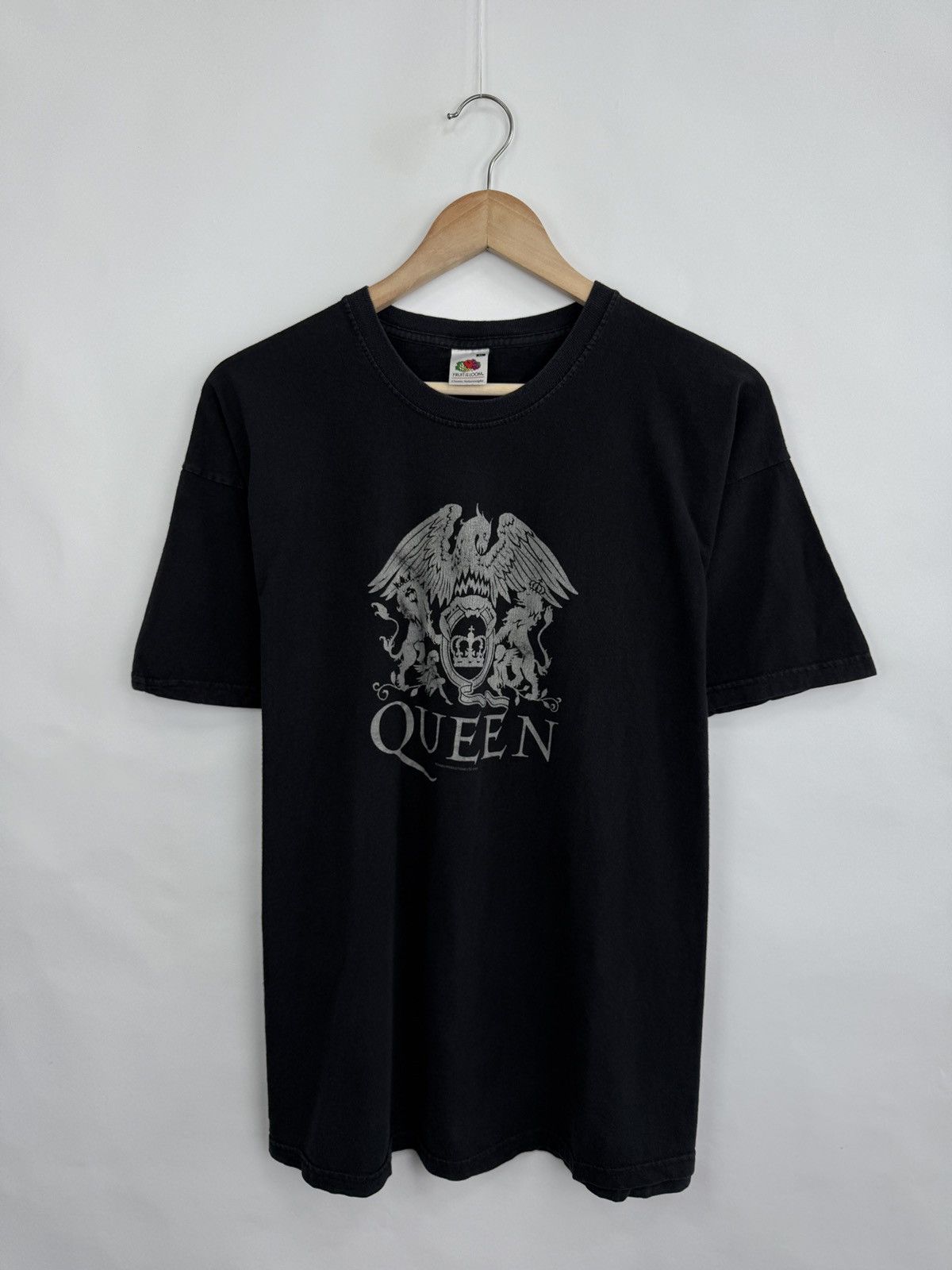 Fruit Of The Loom 🇬🇧 Vintage 2004 Queen Rock Band T-Shirt Rare Retro Hype Y2K Size US XL / EU 56 / 4 - 3 Thumbnail