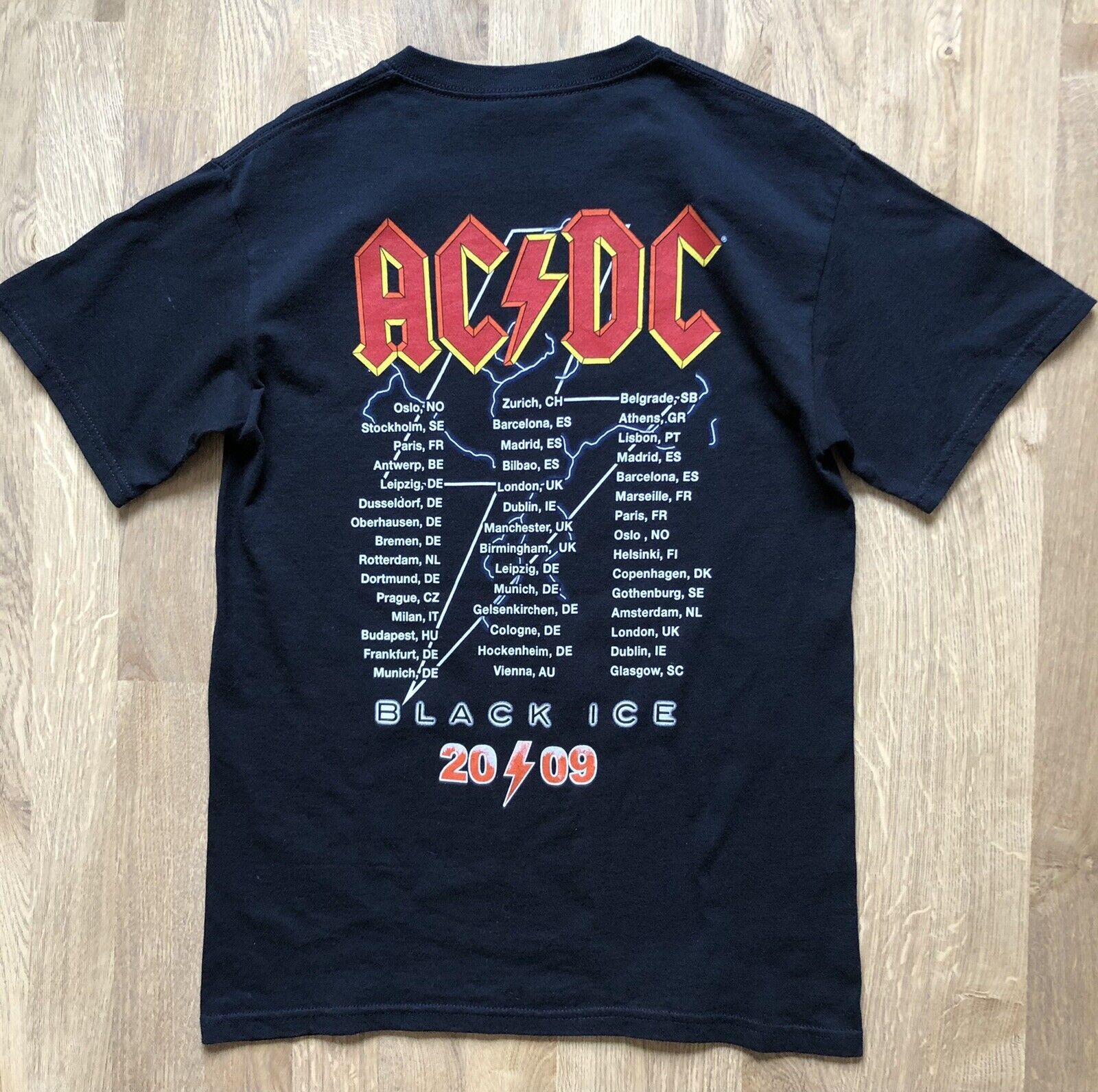 Gildan × Vintage AC / DC 2009 EUROPEAN TOUR BLACK ICE CONCERT TEE ...