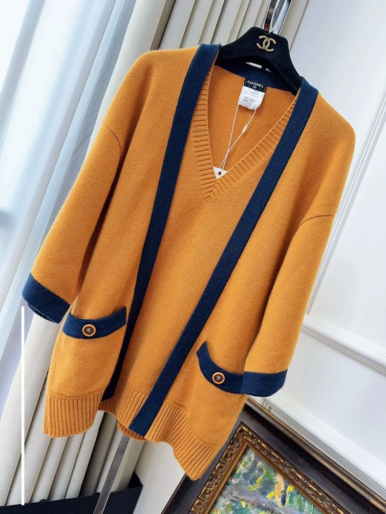 Chanel Chanel 14B ginger and dark blue v-neck knitted sweater Size XS / US 0-2 / IT 36-38 - 1 Thumbnail