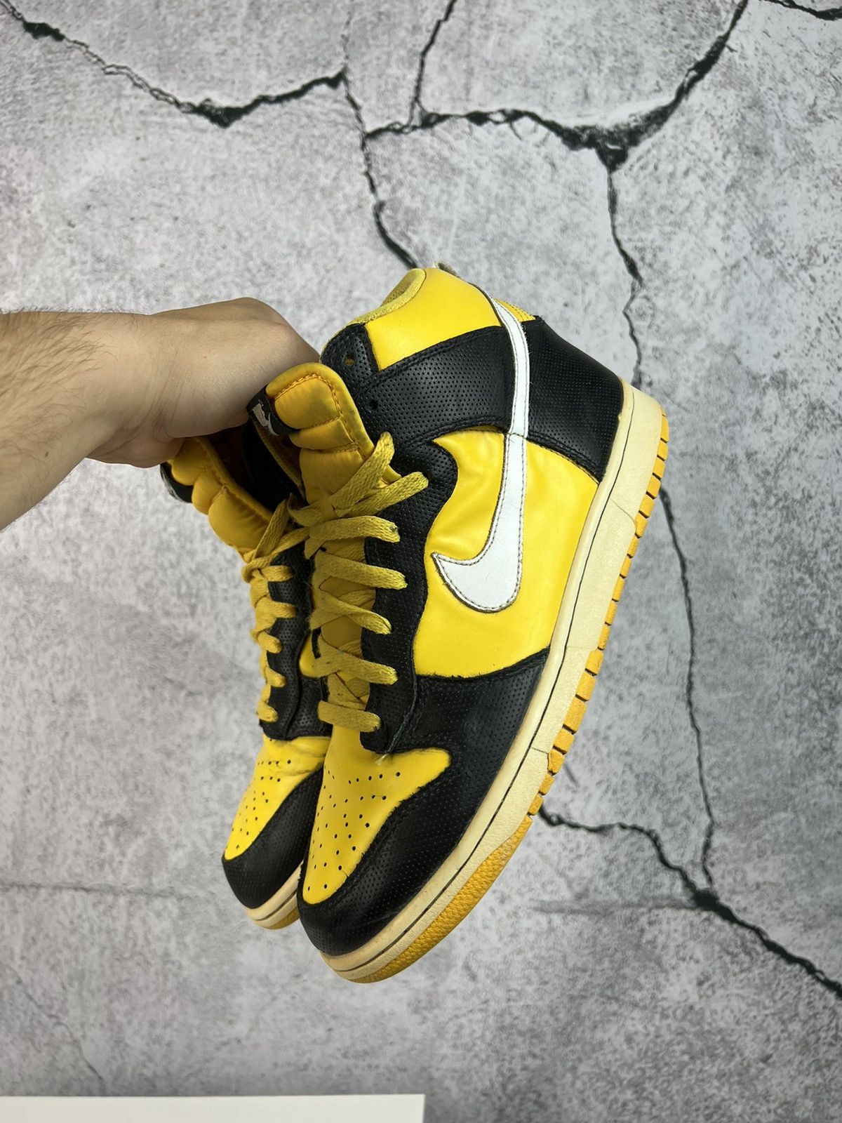 Nike Nike Dunk High Varsity Yellow White Black Wu-Tang Goldenrod Size US 9 / EU 42 - 2 Thumbnail
