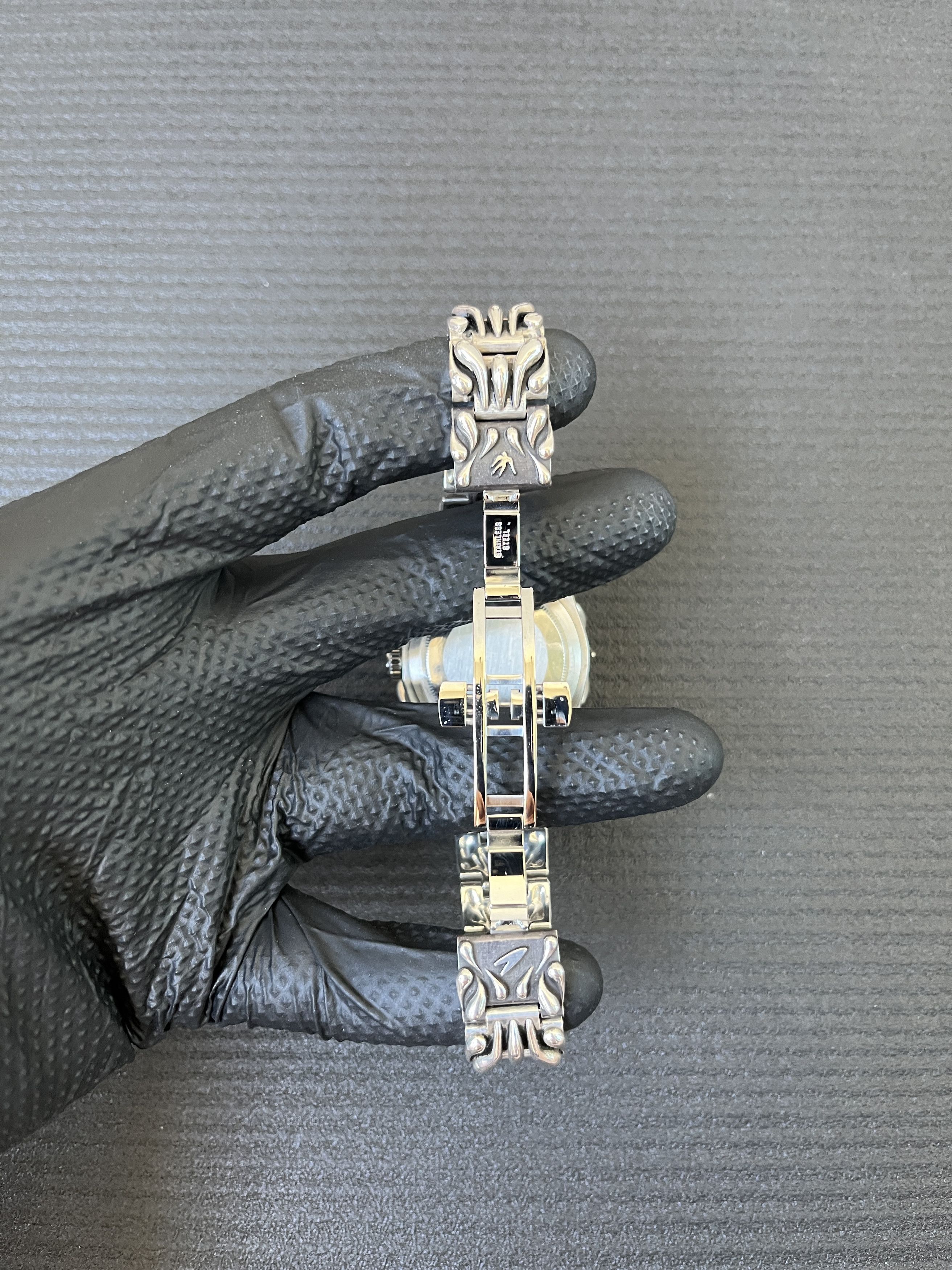 Alabaster Industries Alabaster Industries Red Web Spider Stainless Steel Watch Size 40 - 7 Thumbnail