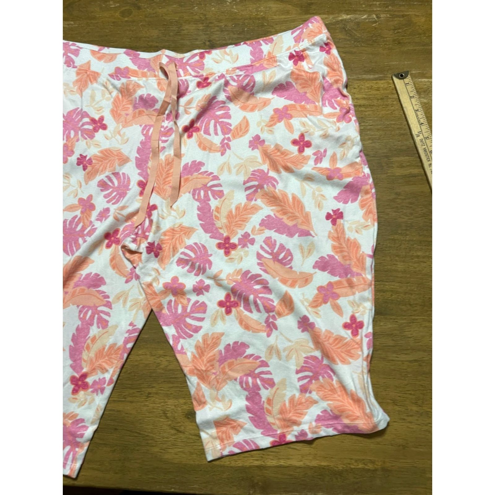 Croft & Barrow Croft & Barrow Shorts Women's Plus 2X Sleep Shorts Floral Multicolor Pink White Orange Size 40" / US 18 - 4 Thumbnail