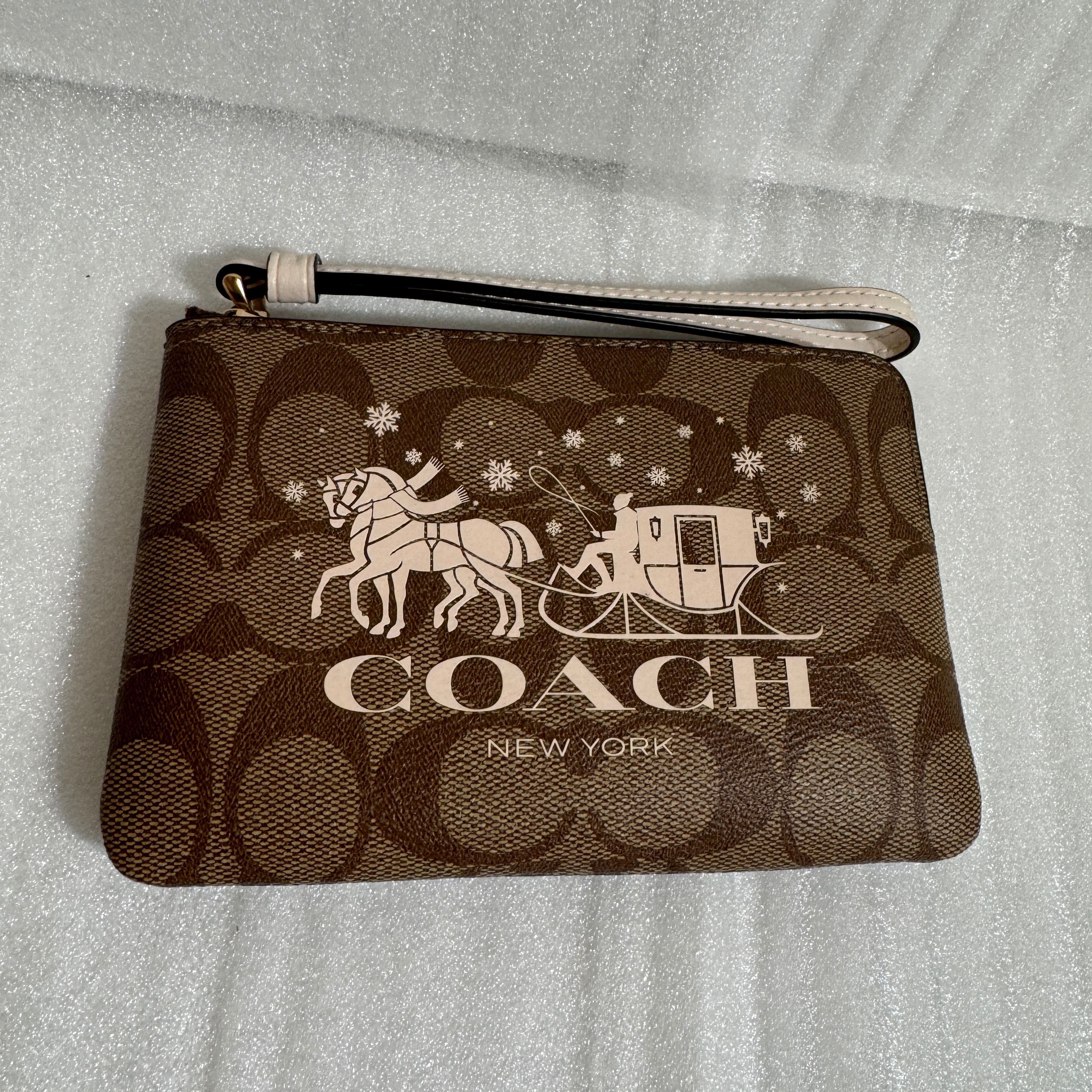 coach Corner Zip Wristlet With Horse And Sleigh cn755