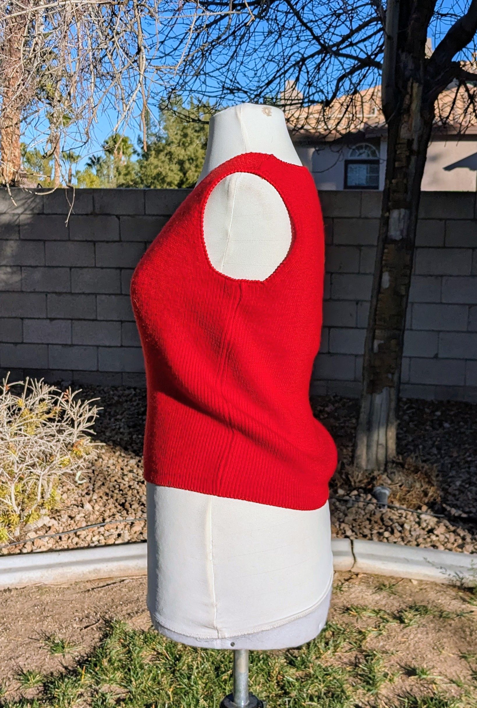 Other Vintage Scarlet Red Button Petite Japanese Knit Sweater Vest Size S / US 4 / IT 40 - 3 Thumbnail