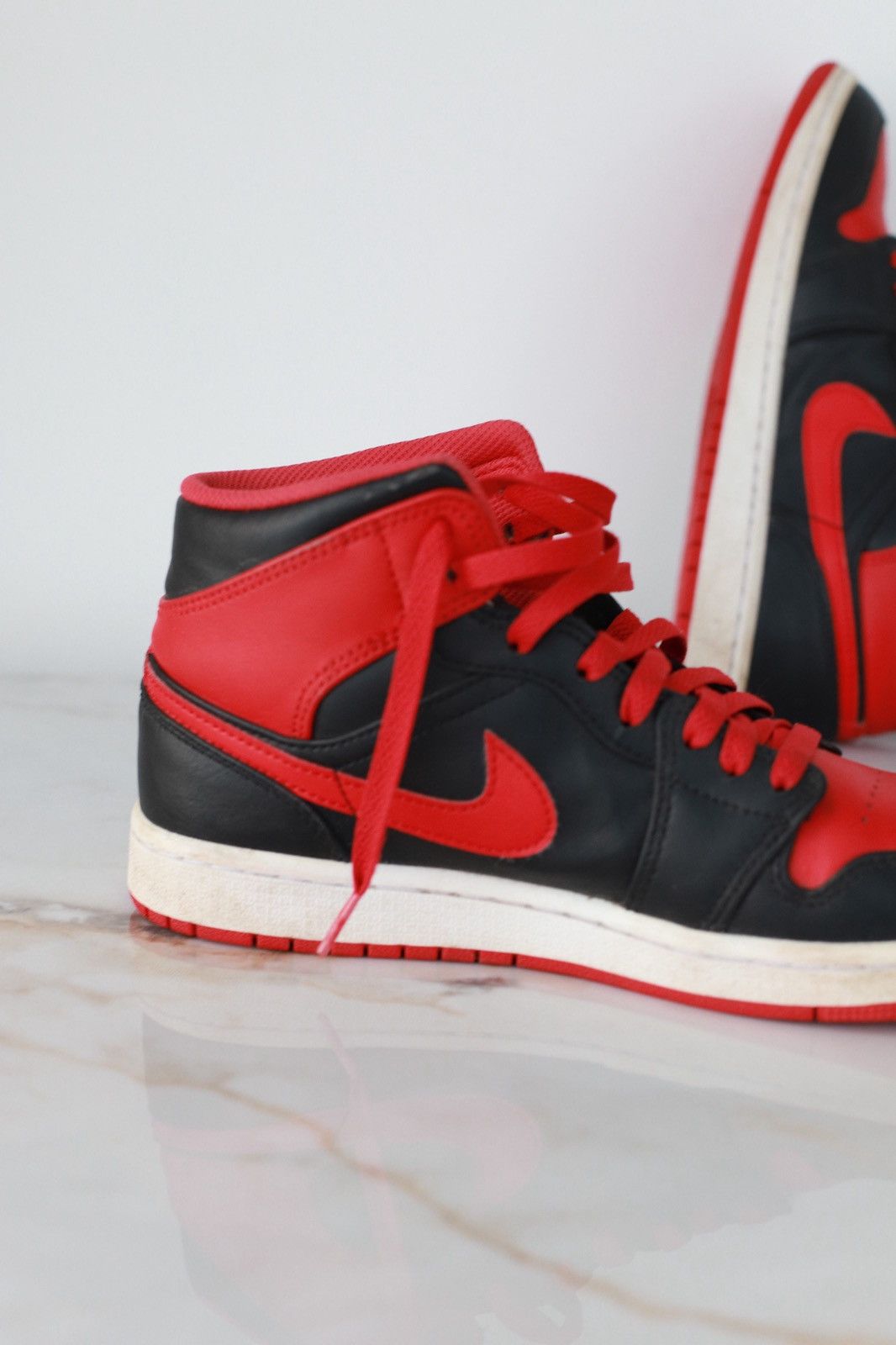 Nike Кросівки Nike Air Jordan 1 Retro High Розмір Black & red Size US 8 / EU 41 - 10 Thumbnail
